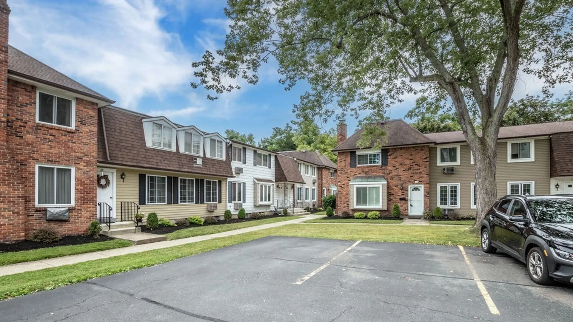 Property at 40 Wellington Court, Amherst, NY 14221 5