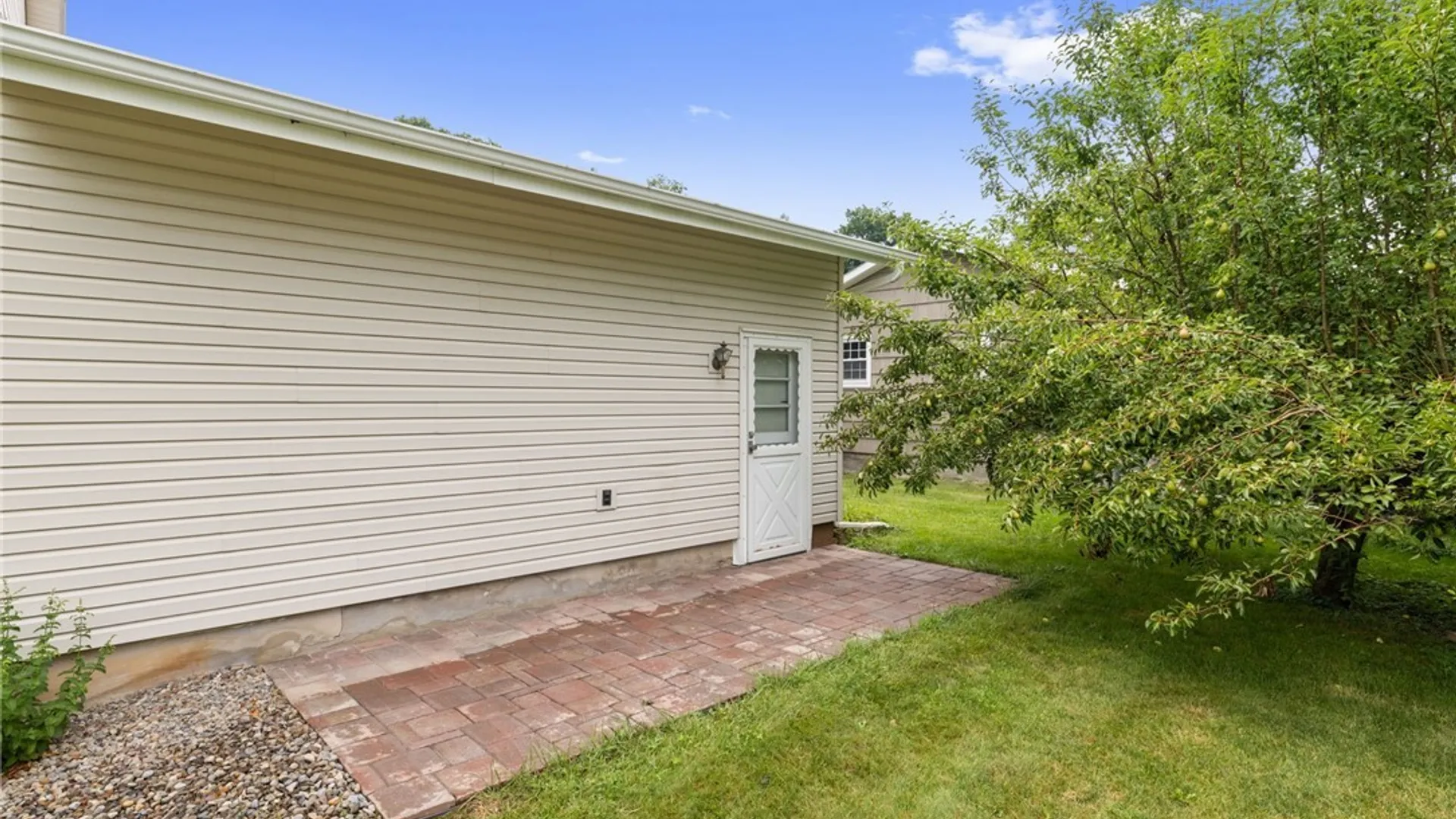 Property at 113 Thornton Circle, Camillus, NY 13031 6