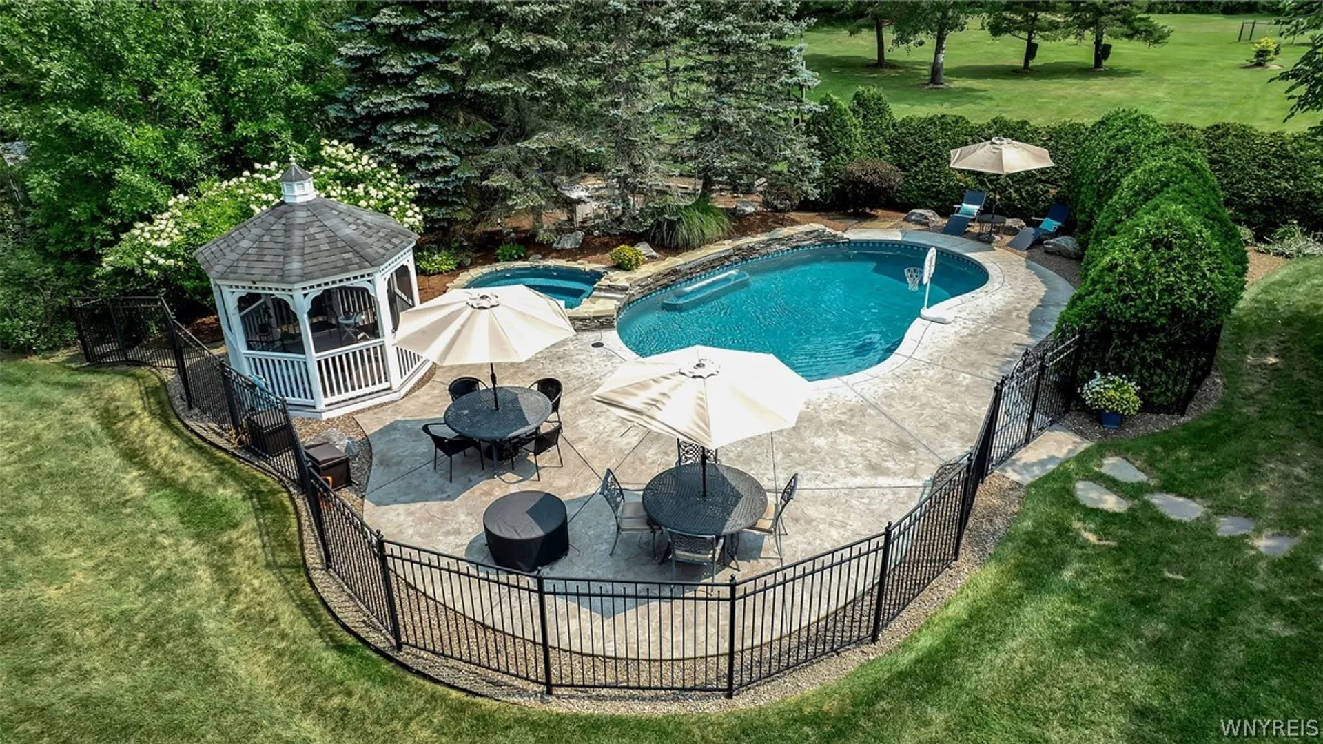 Property at 50 Sunburst Cir, Amherst, NY 14051 31