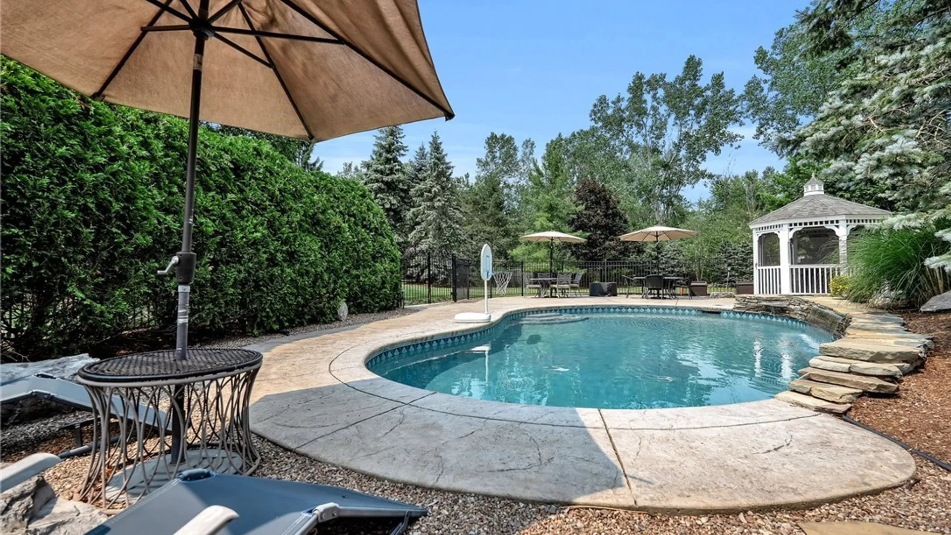 Property at 50 Sunburst Cir, Amherst, NY 14051 34