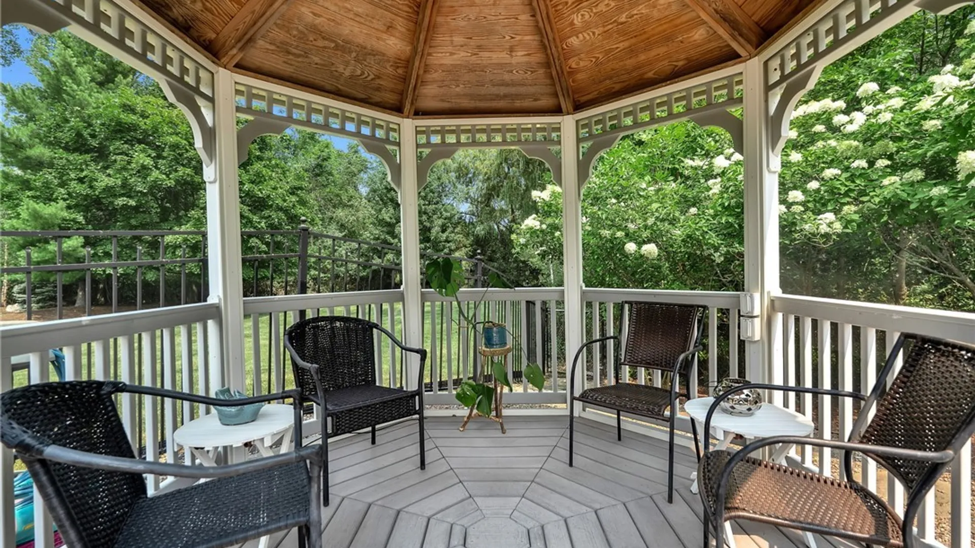 Property at 50 Sunburst Cir, Amherst, NY 14051 32