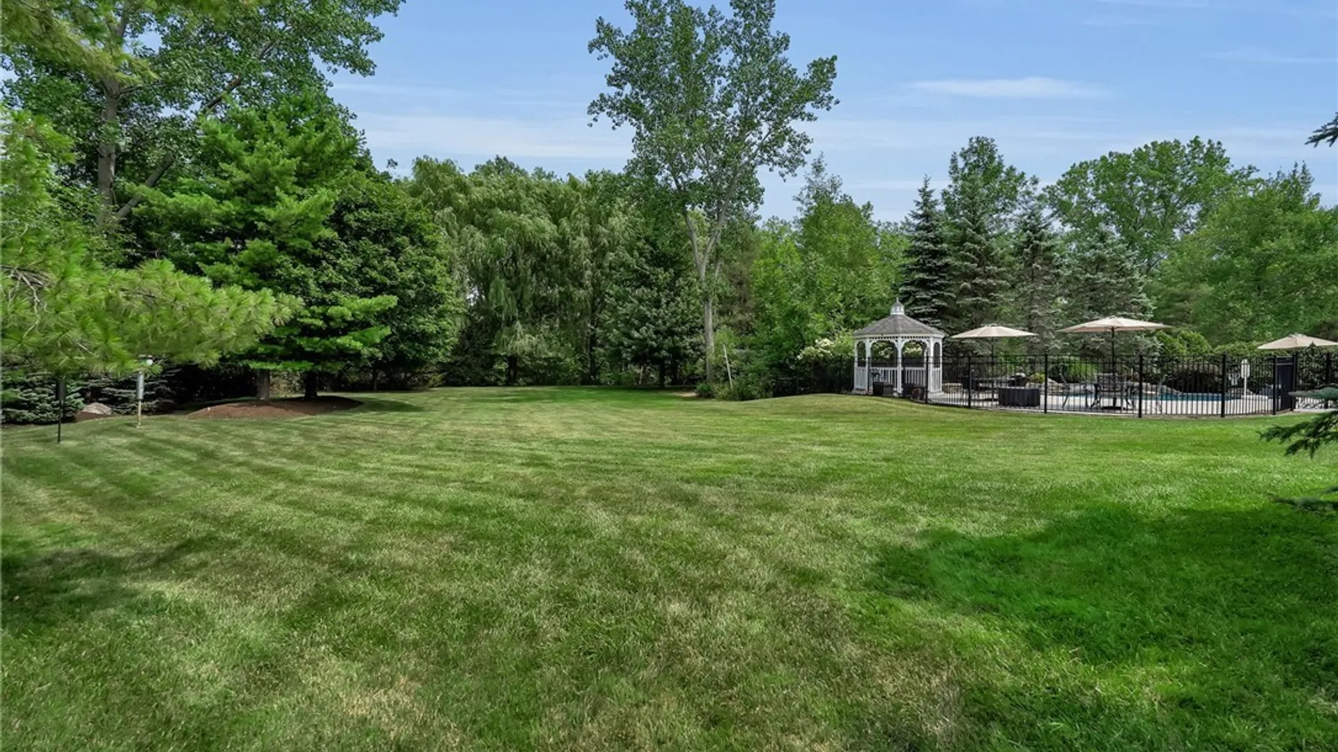 Property at 50 Sunburst Cir, Amherst, NY 14051 39