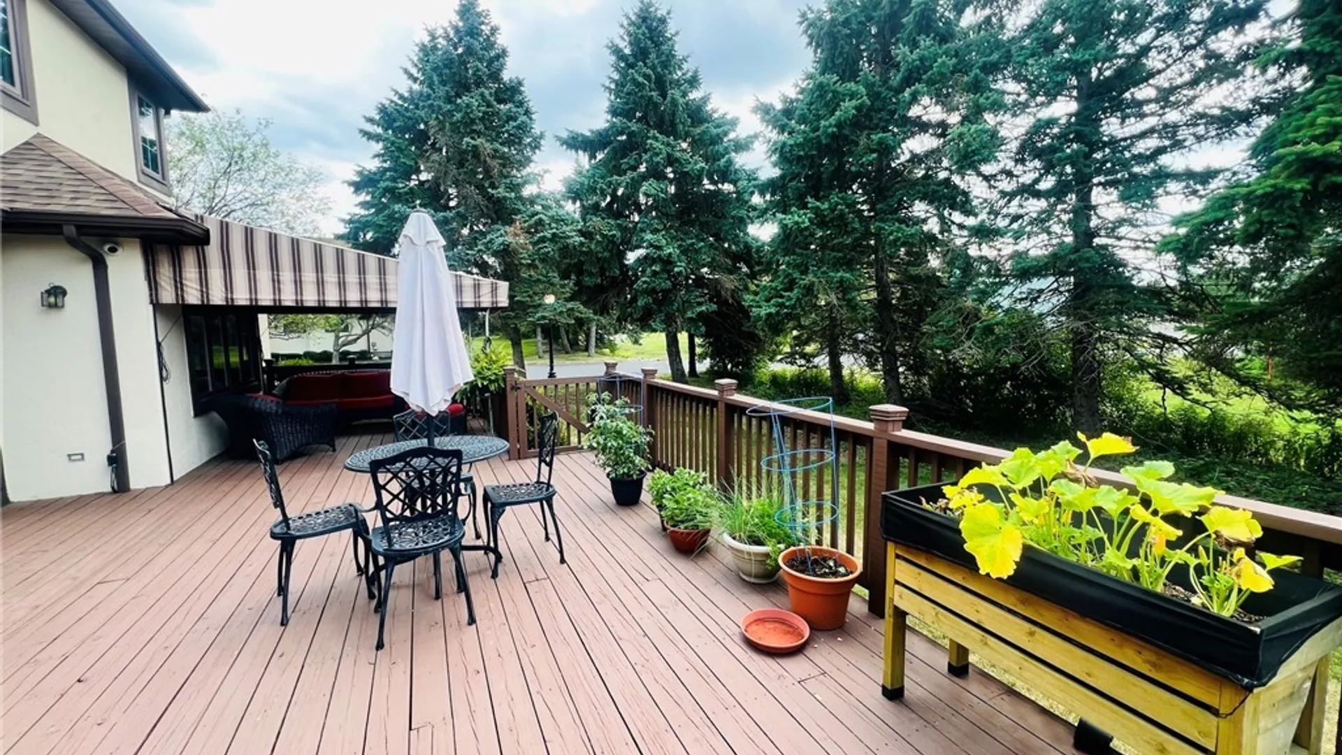 Property at 10 Pinegrove Court, Hamburg, NY 14075 4