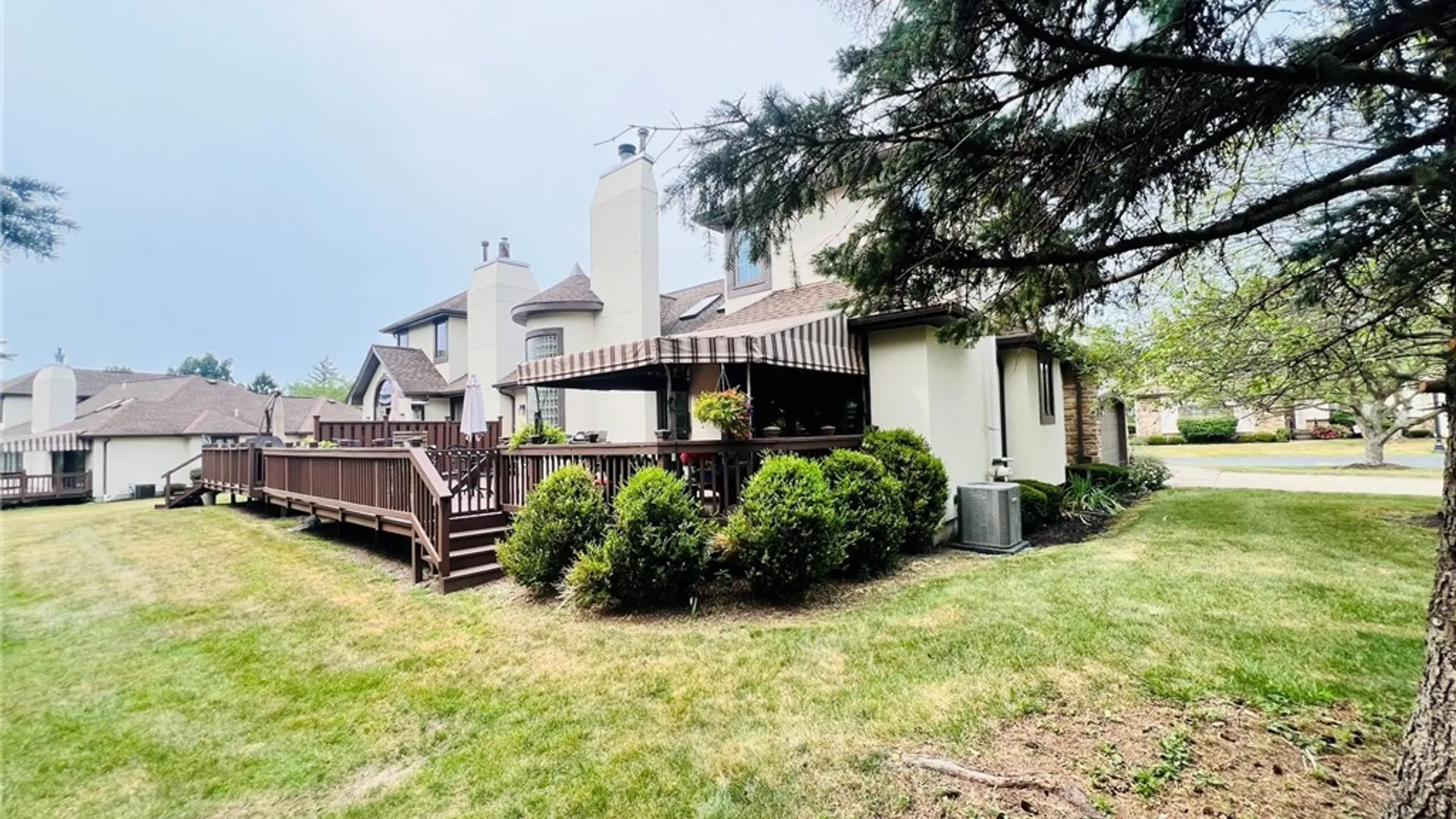 Property at 10 Pinegrove Court, Hamburg, NY 14075 8
