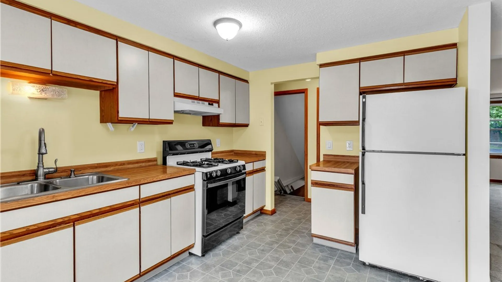 Property at 52 Wimbledon Lane, West Seneca, NY 14224 19
