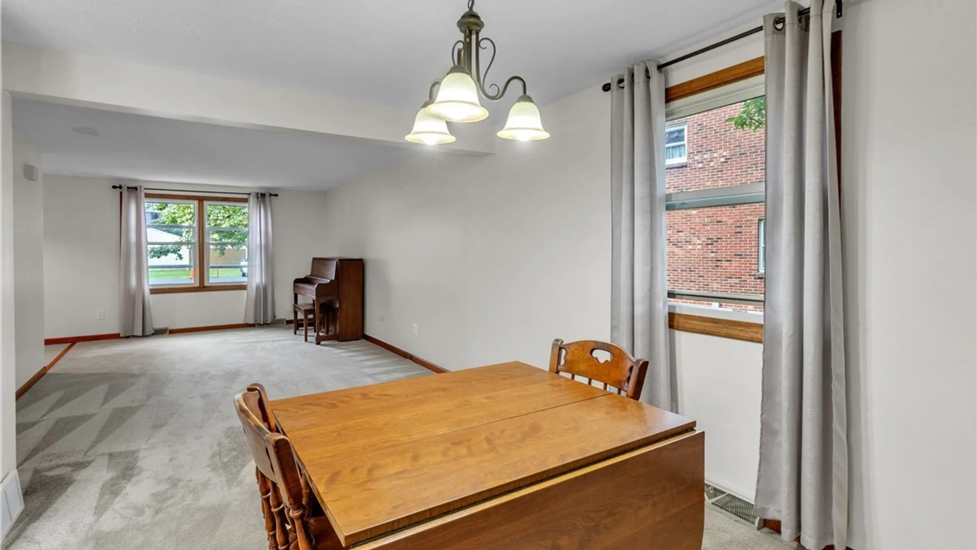 Property at 52 Wimbledon Lane, West Seneca, NY 14224 12