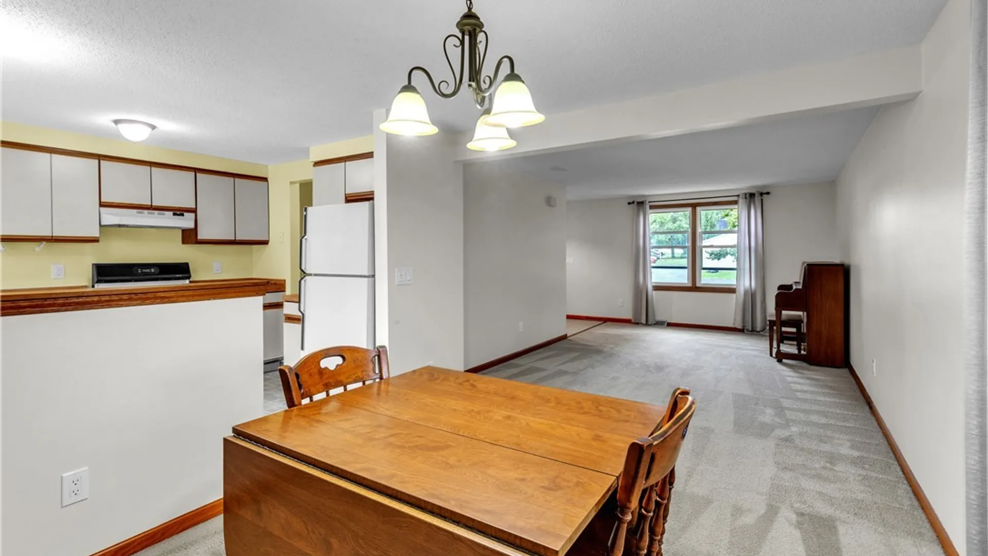 Property at 52 Wimbledon Lane, West Seneca, NY 14224 14