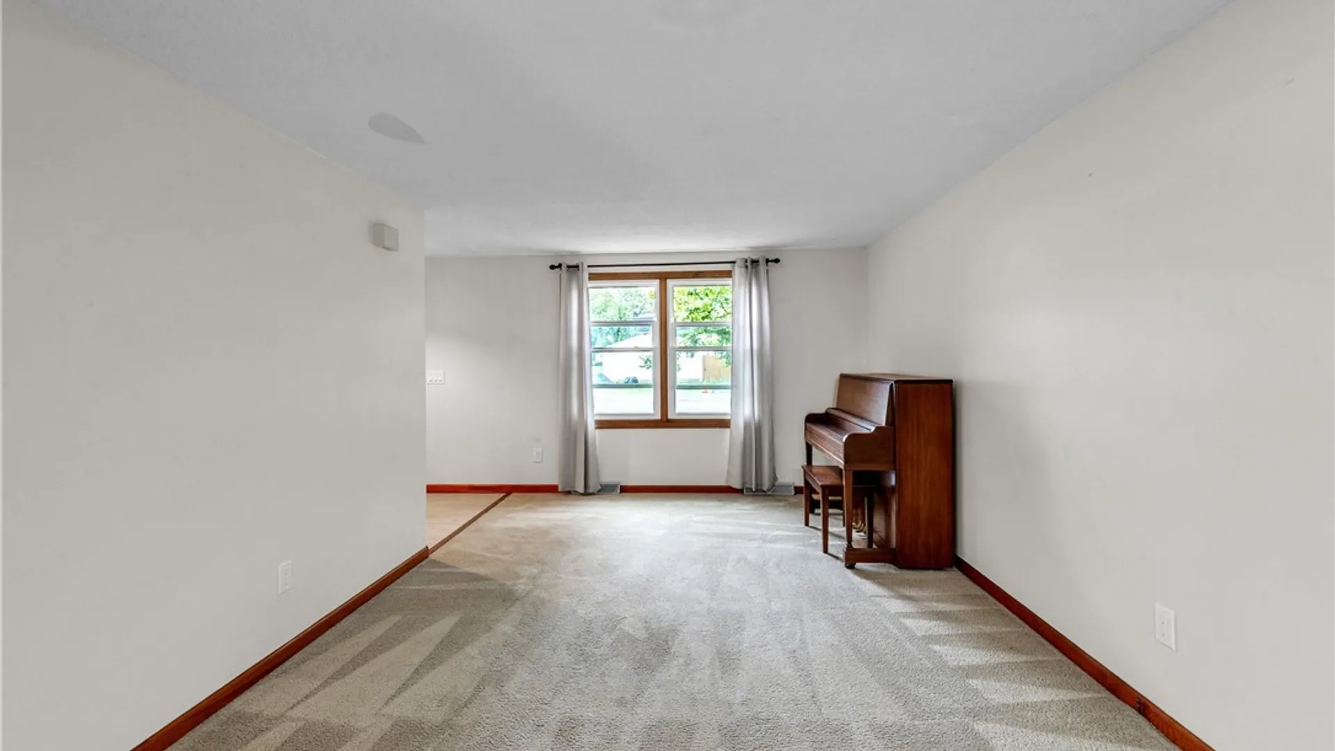 Property at 52 Wimbledon Lane, West Seneca, NY 14224 10