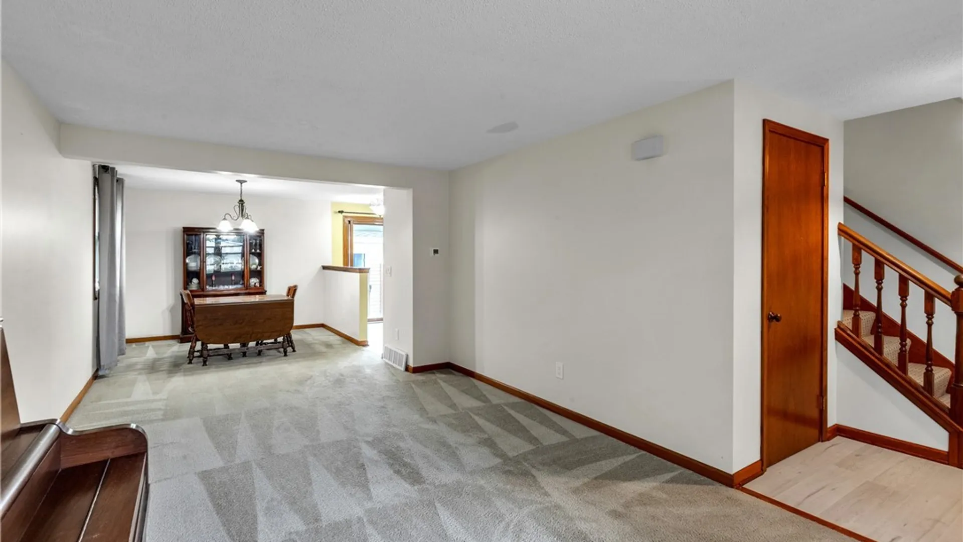 Property at 52 Wimbledon Lane, West Seneca, NY 14224 9