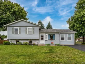 Property at 1603 100th St, Niagara Falls, NY 14304