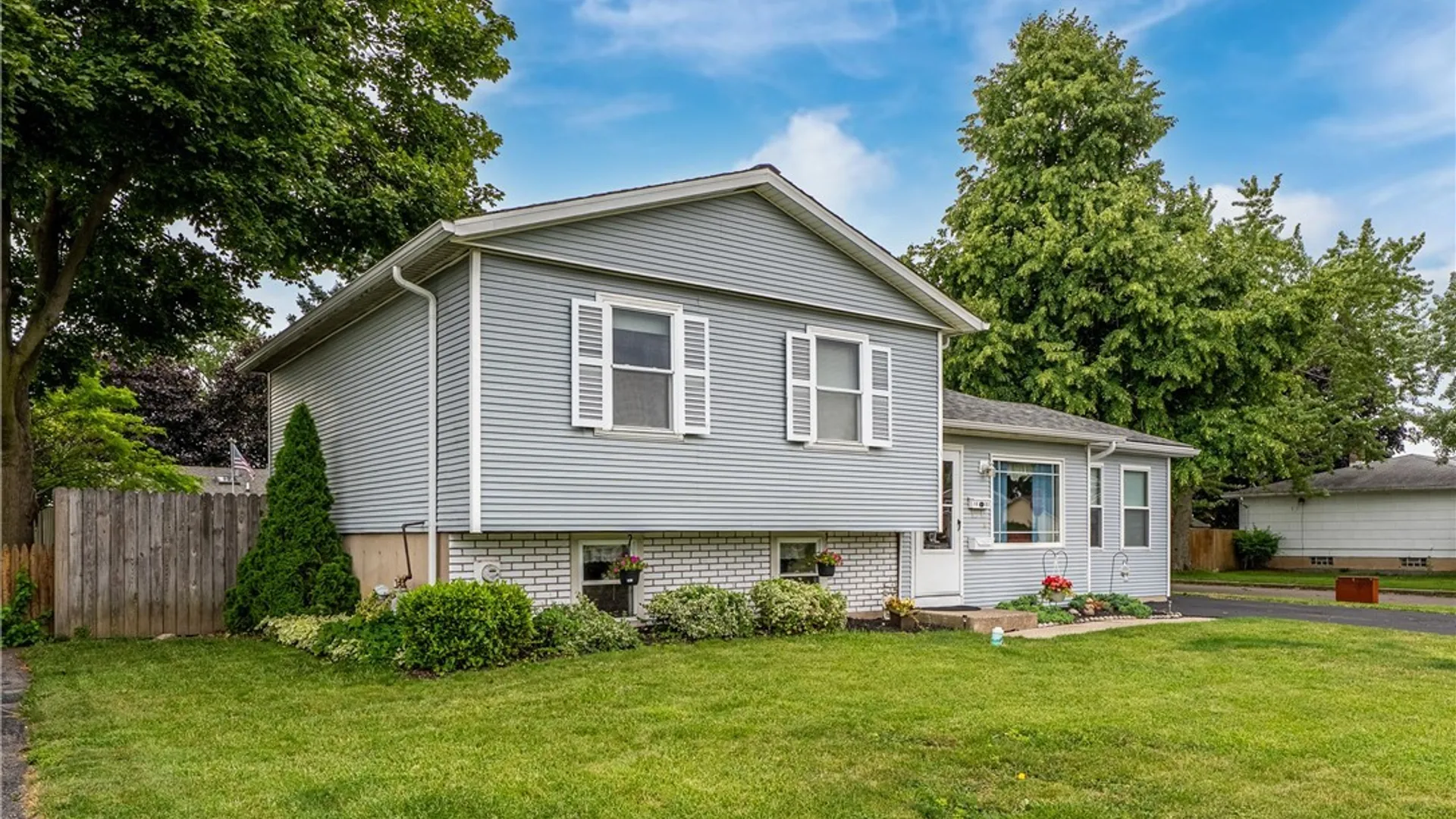 Property at 1603 100th St, Niagara Falls, NY 14304 4