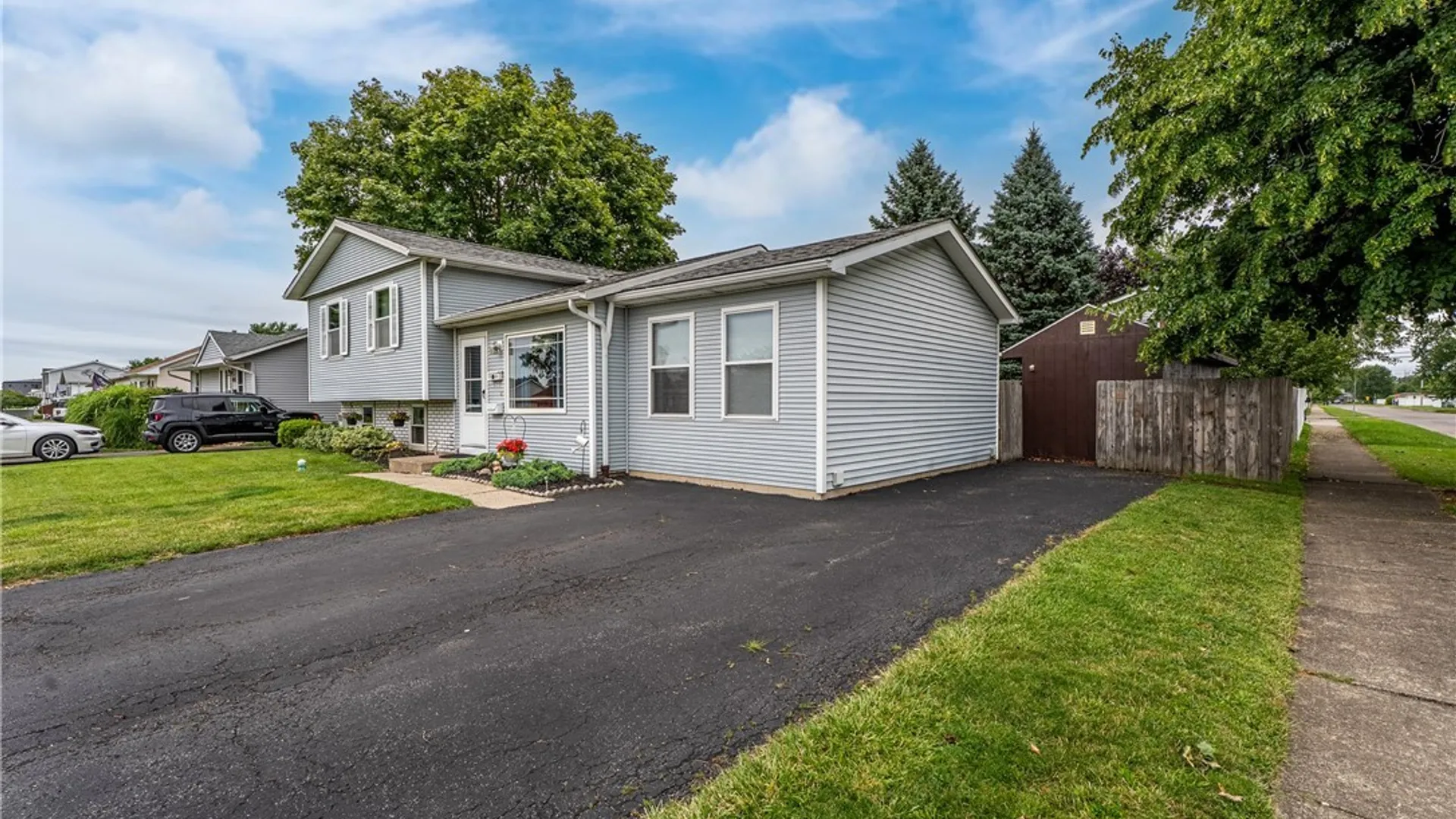 Property at 1603 100th St, Niagara Falls, NY 14304 5