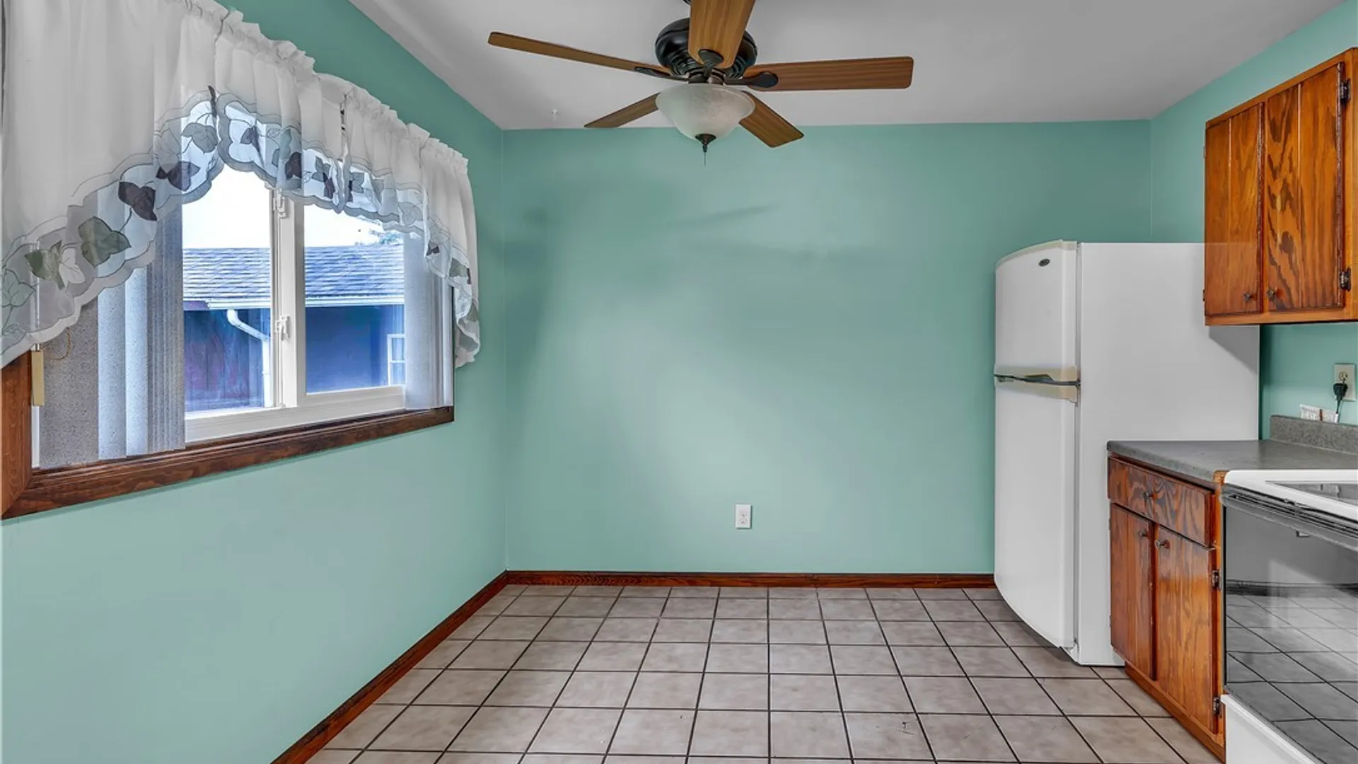 Property at 1603 100th St, Niagara Falls, NY 14304 9