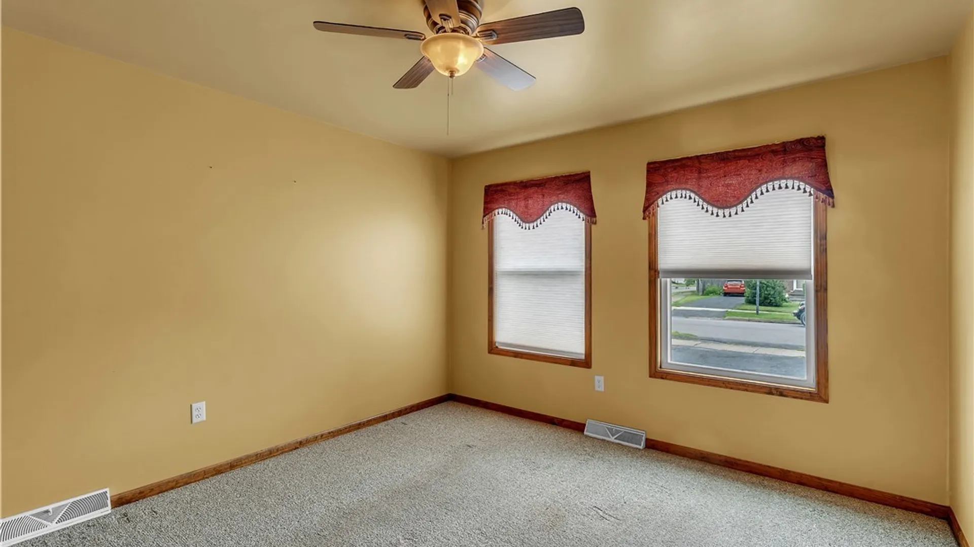 Property at 1603 100th St, Niagara Falls, NY 14304 17