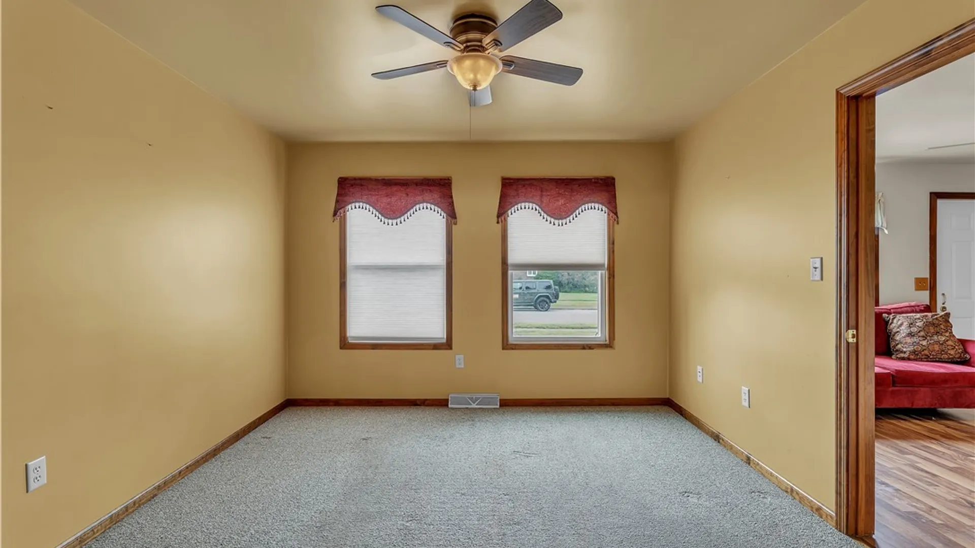 Property at 1603 100th St, Niagara Falls, NY 14304 13