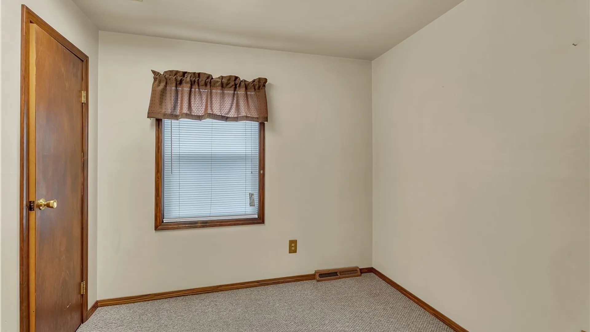 Property at 1603 100th St, Niagara Falls, NY 14304 24