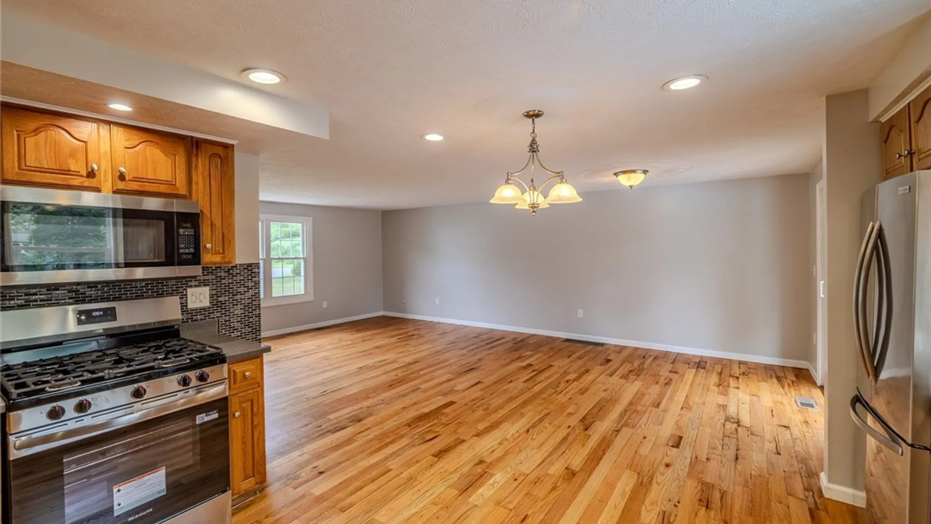 Property at 4211 Inverrary Drive, Clay, NY 13090 12