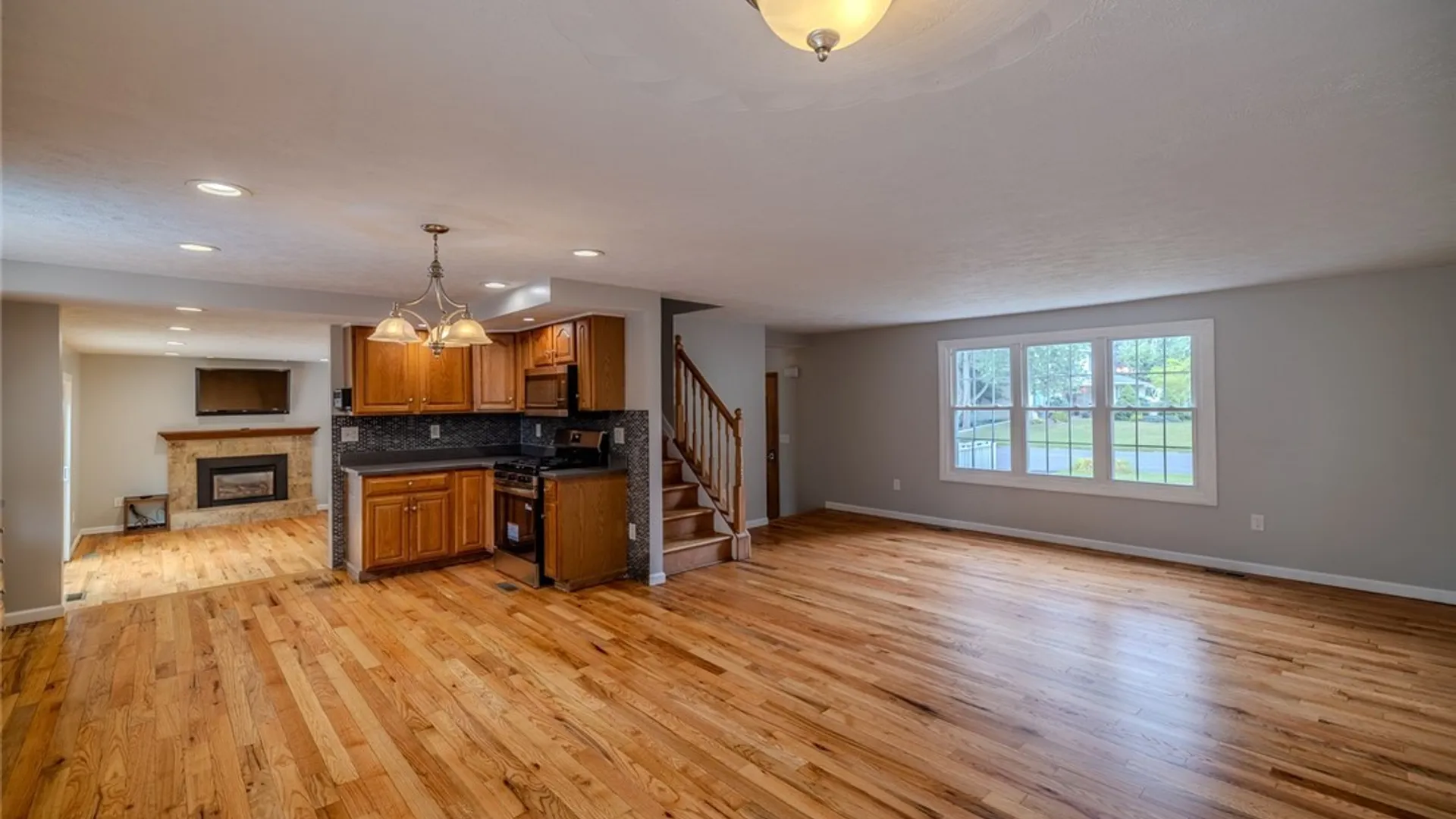 Property at 4211 Inverrary Drive, Clay, NY 13090 15