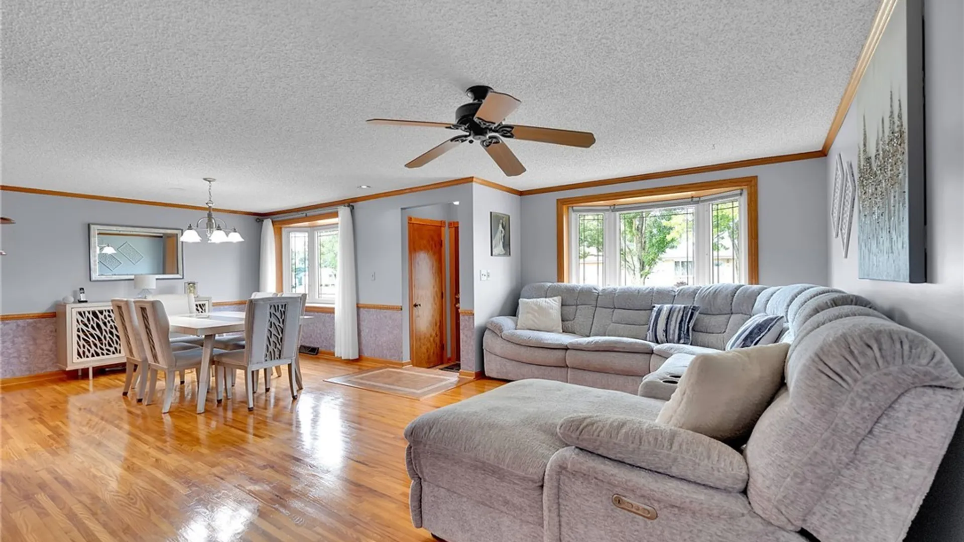 Property at 17 Helenbrook Lane, Cheektowaga, NY 14043 4