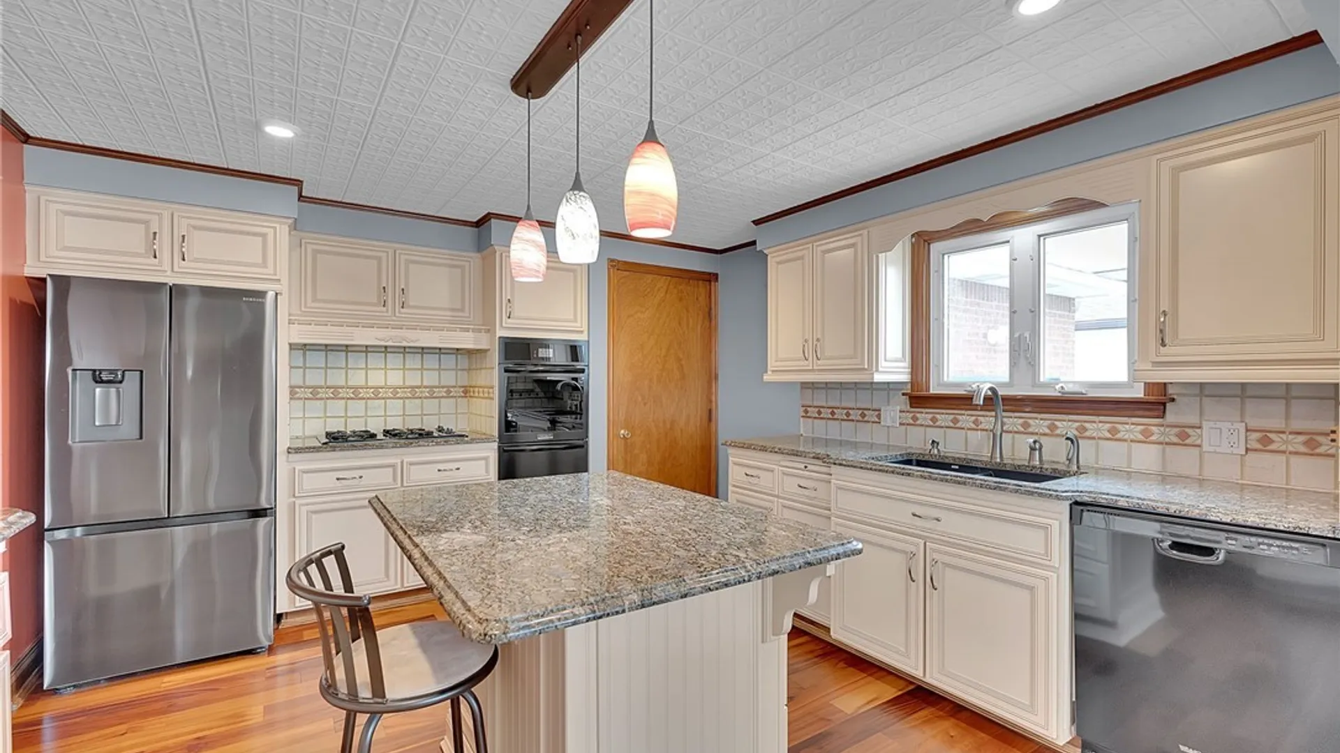 Property at 17 Helenbrook Lane, Cheektowaga, NY 14043 12