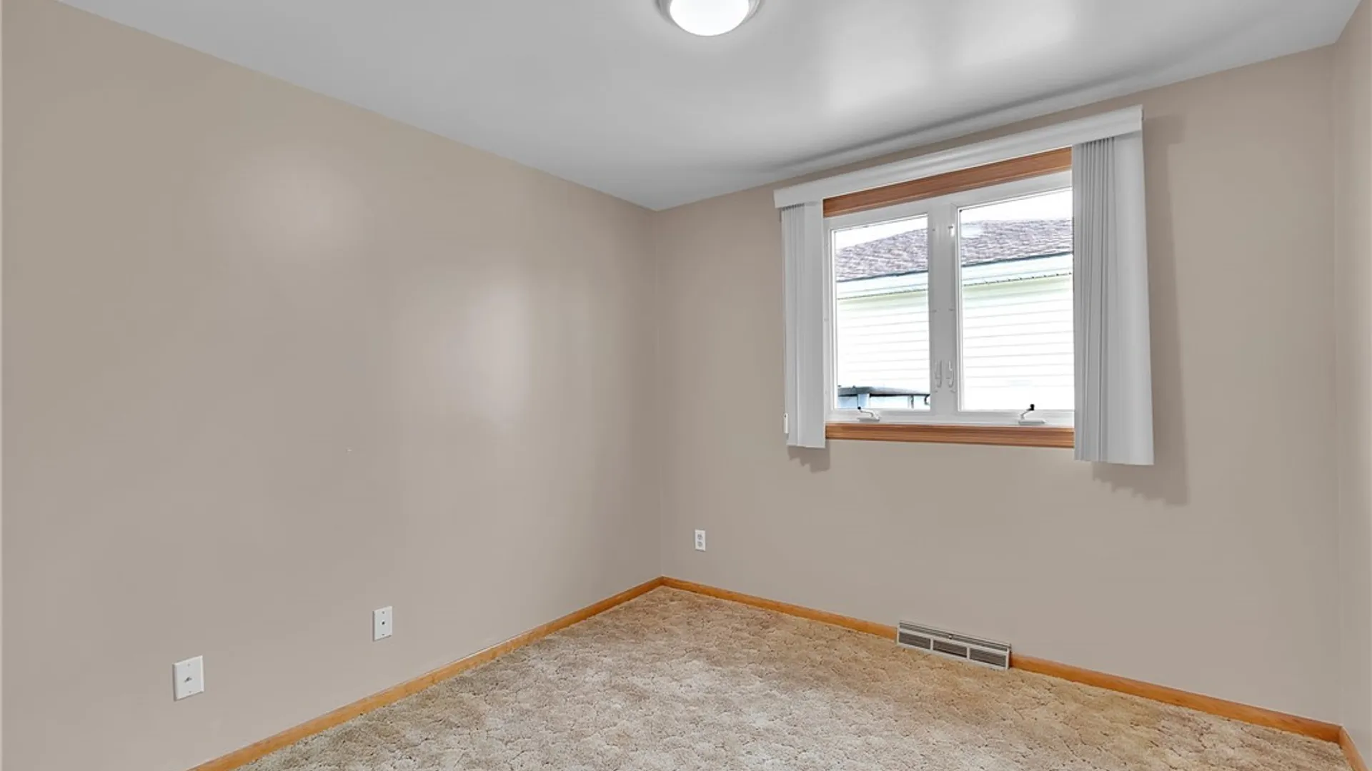 Property at 17 Helenbrook Lane, Cheektowaga, NY 14043 27