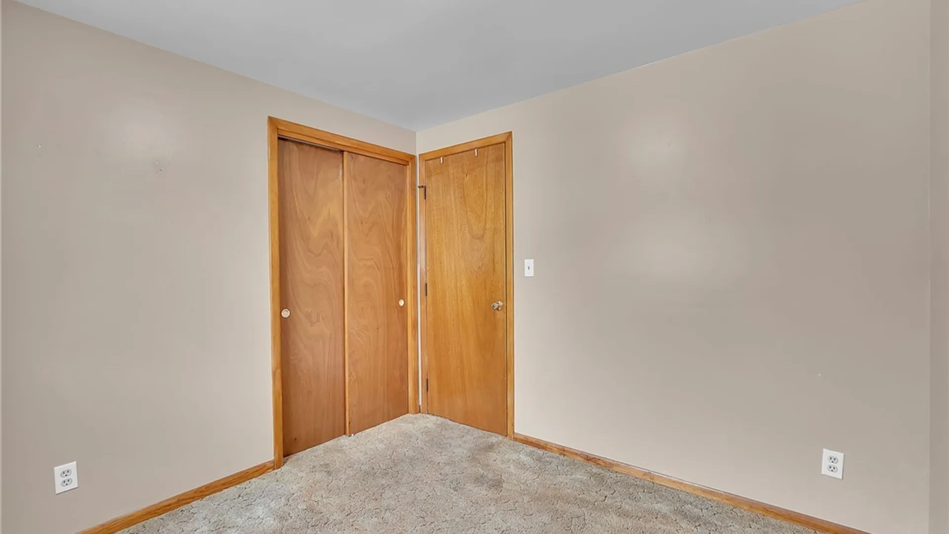 Property at 17 Helenbrook Lane, Cheektowaga, NY 14043 28