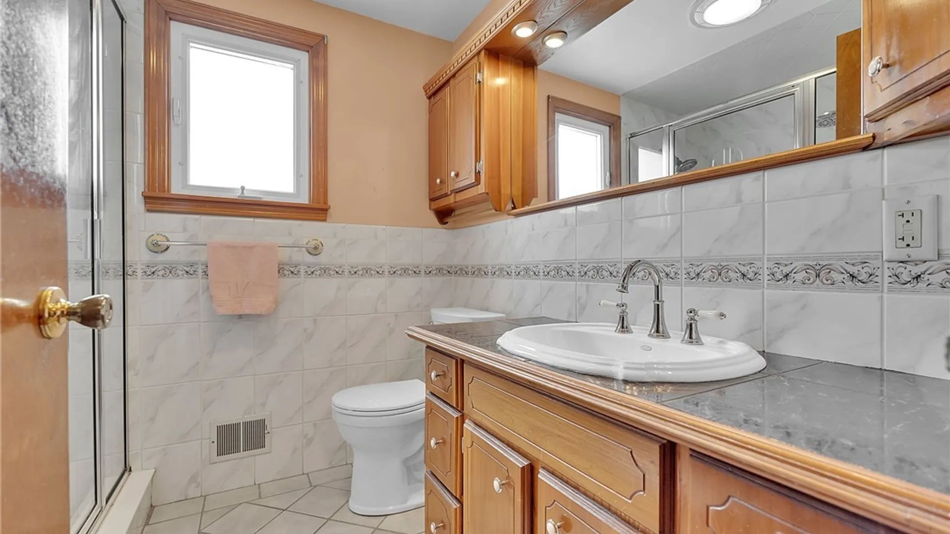 Property at 17 Helenbrook Lane, Cheektowaga, NY 14043 29
