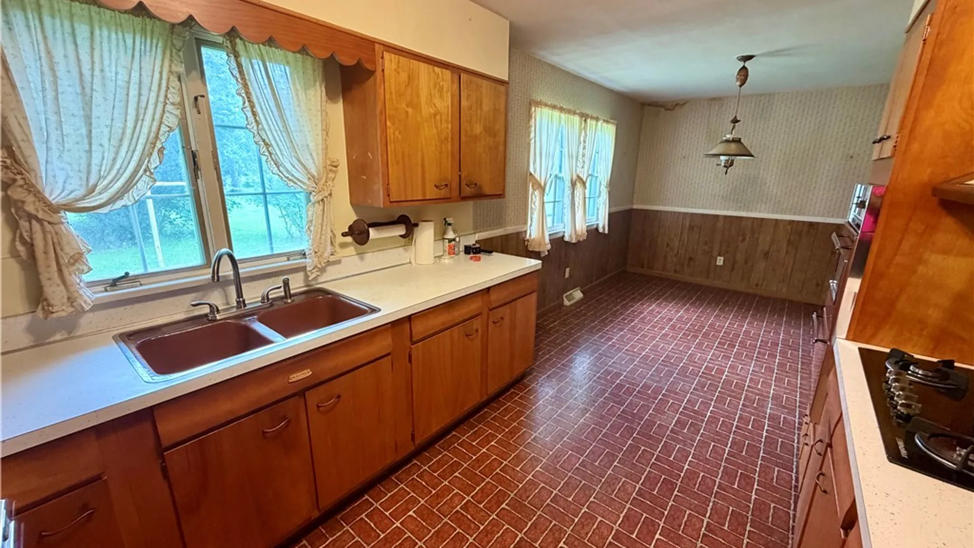 Property at 24 Genesee Street, Leroy, NY 14482 3