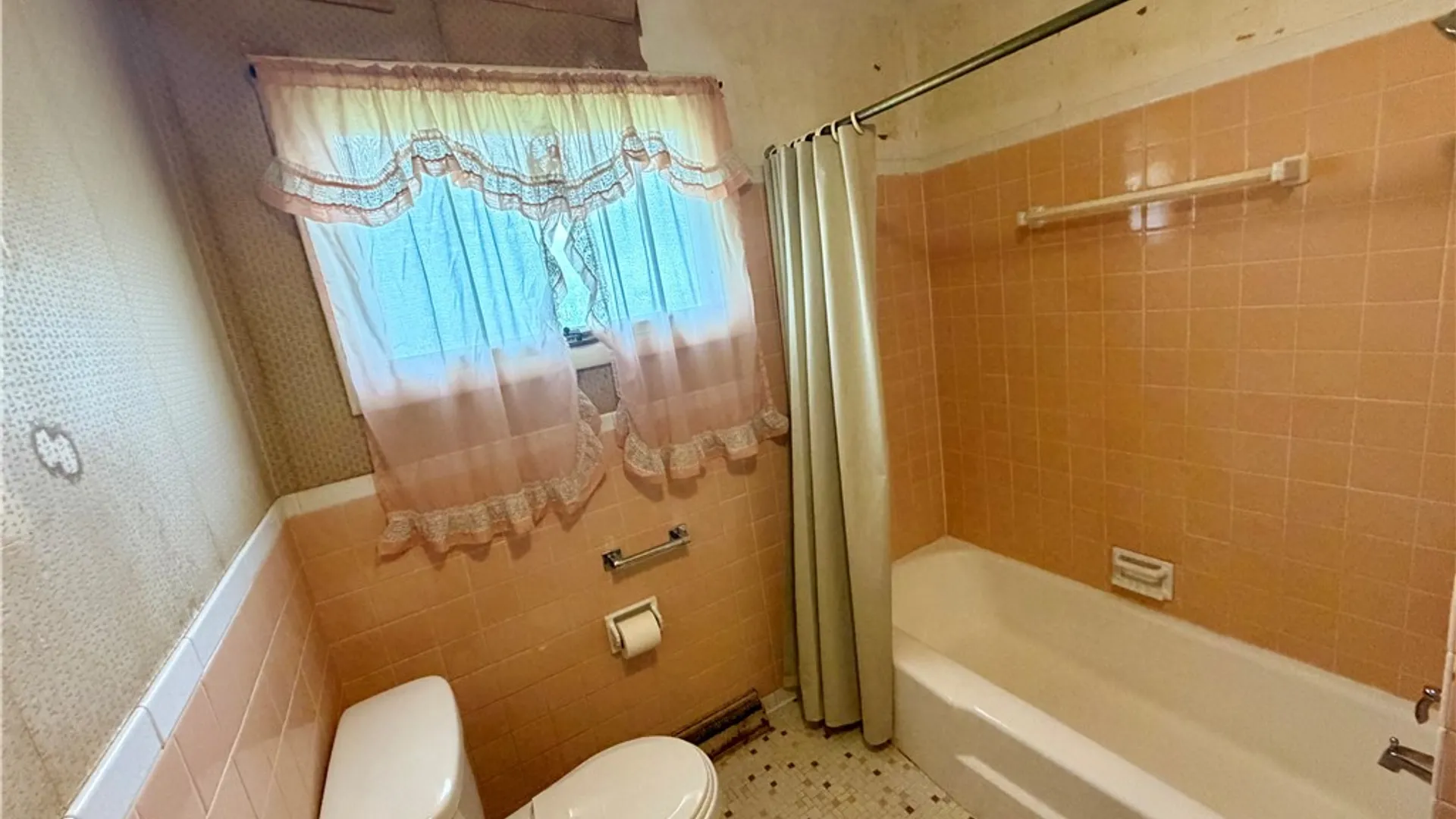 Property at 24 Genesee Street, Leroy, NY 14482 9