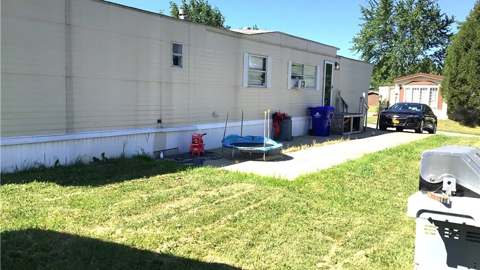 Property at 6 Vibernum Drive, Hamburg, NY 14075 4