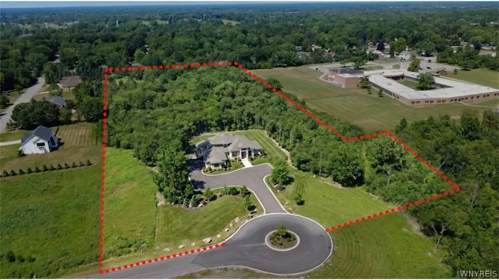 Property at 4505 Boncrest, Clarence, NY 14031