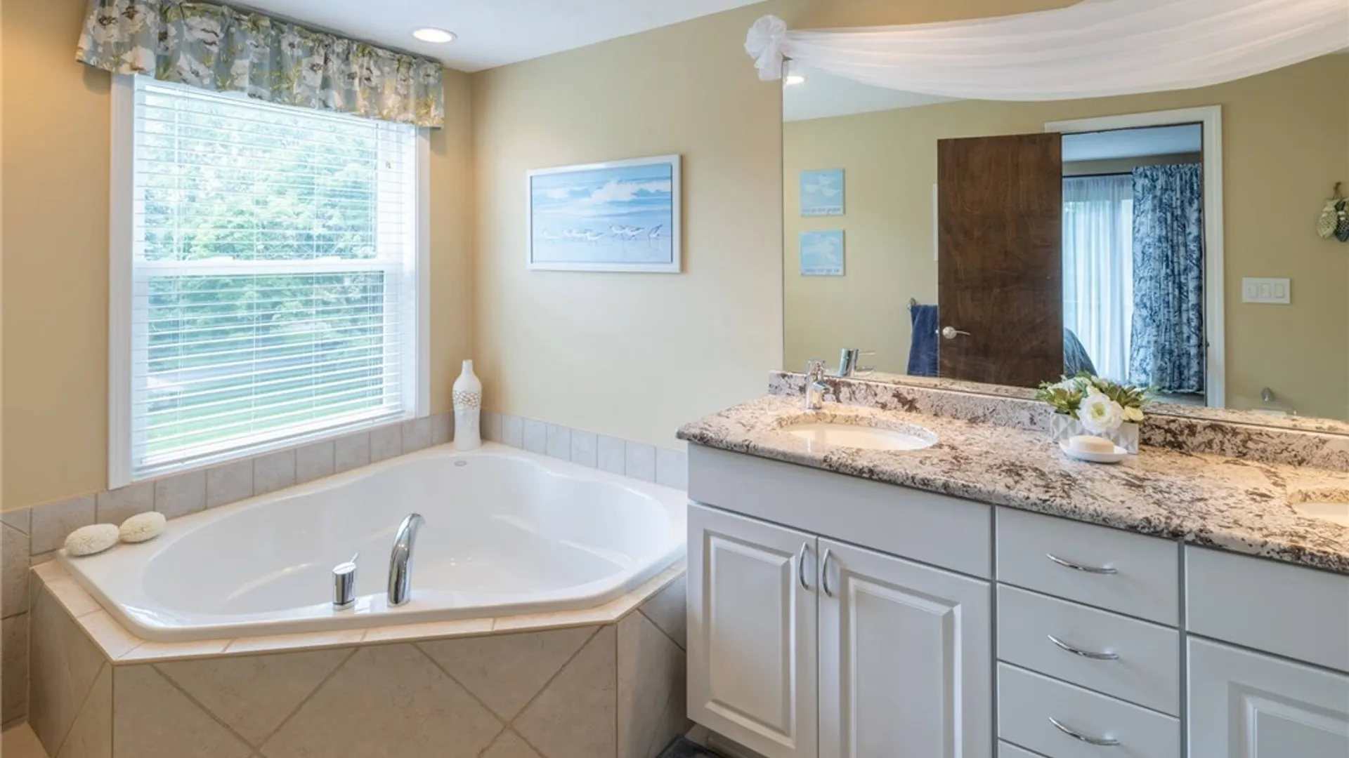 Property at 4390 BELLEFLOWER Circle, Onondaga, NY 13215 20