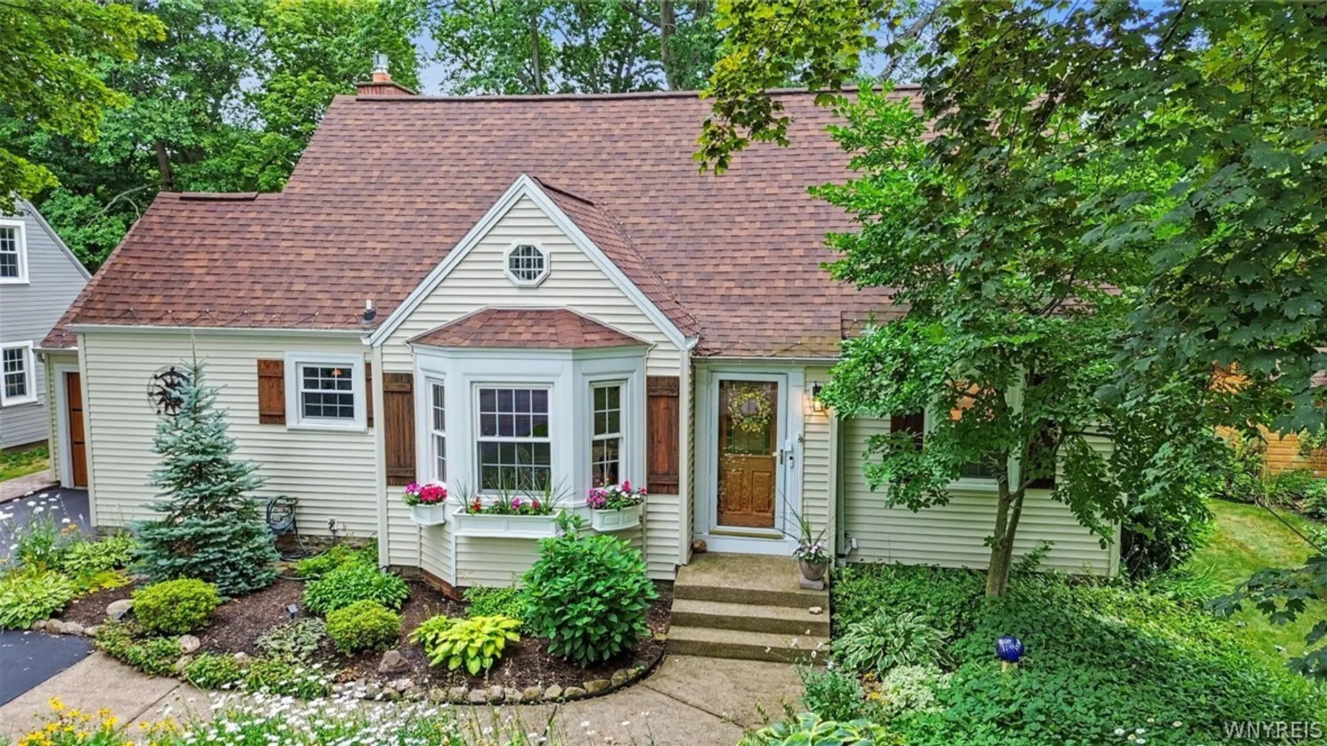 Property at 38 Lombardy Lane, Hamburg, NY 14075 3