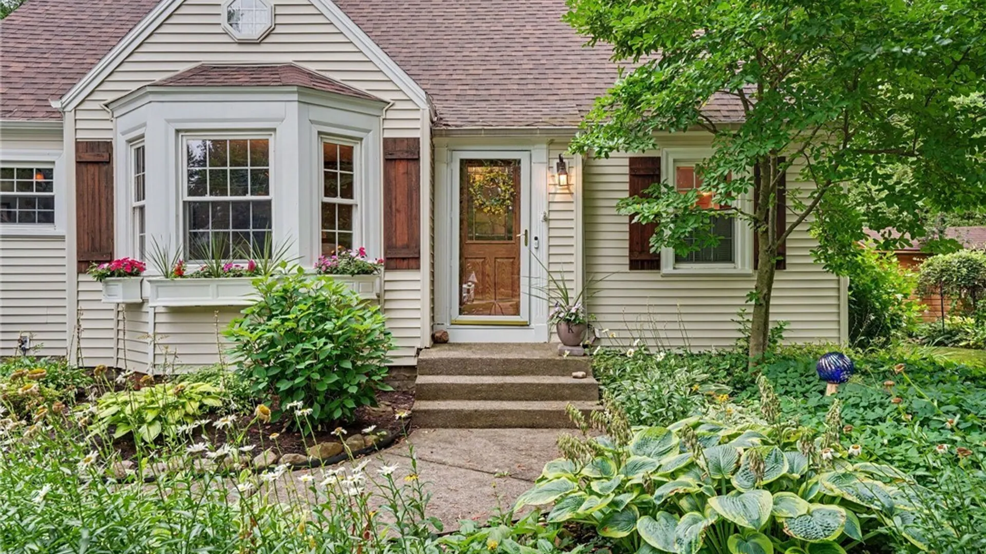 Property at 38 Lombardy Lane, Hamburg, NY 14075 6
