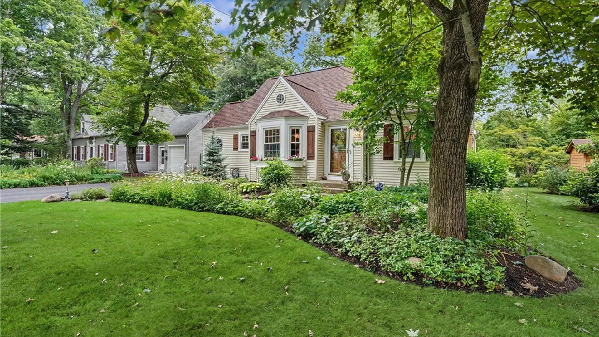 Property at 38 Lombardy Lane, Hamburg, NY 14075 7