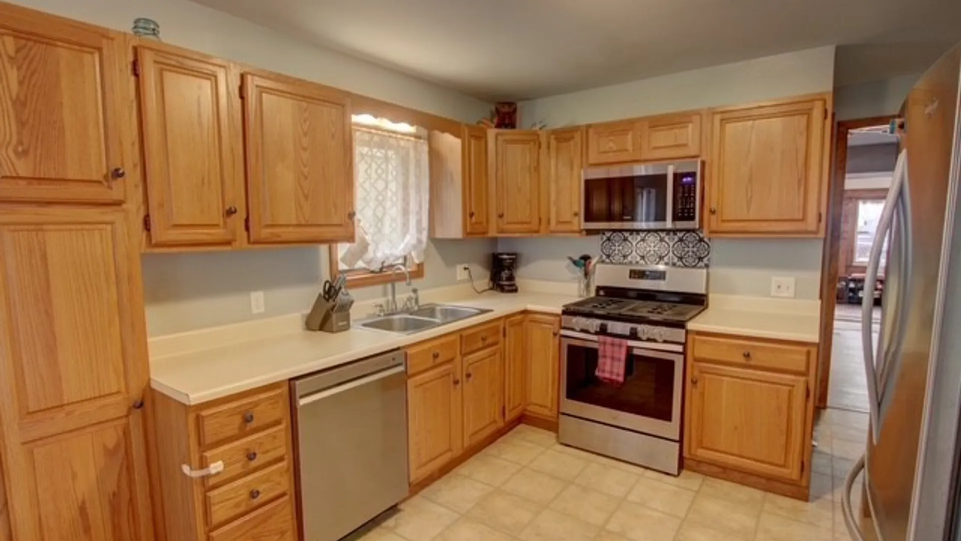 Property at 32 Tamarack Street, Buffalo, NY 14220 10