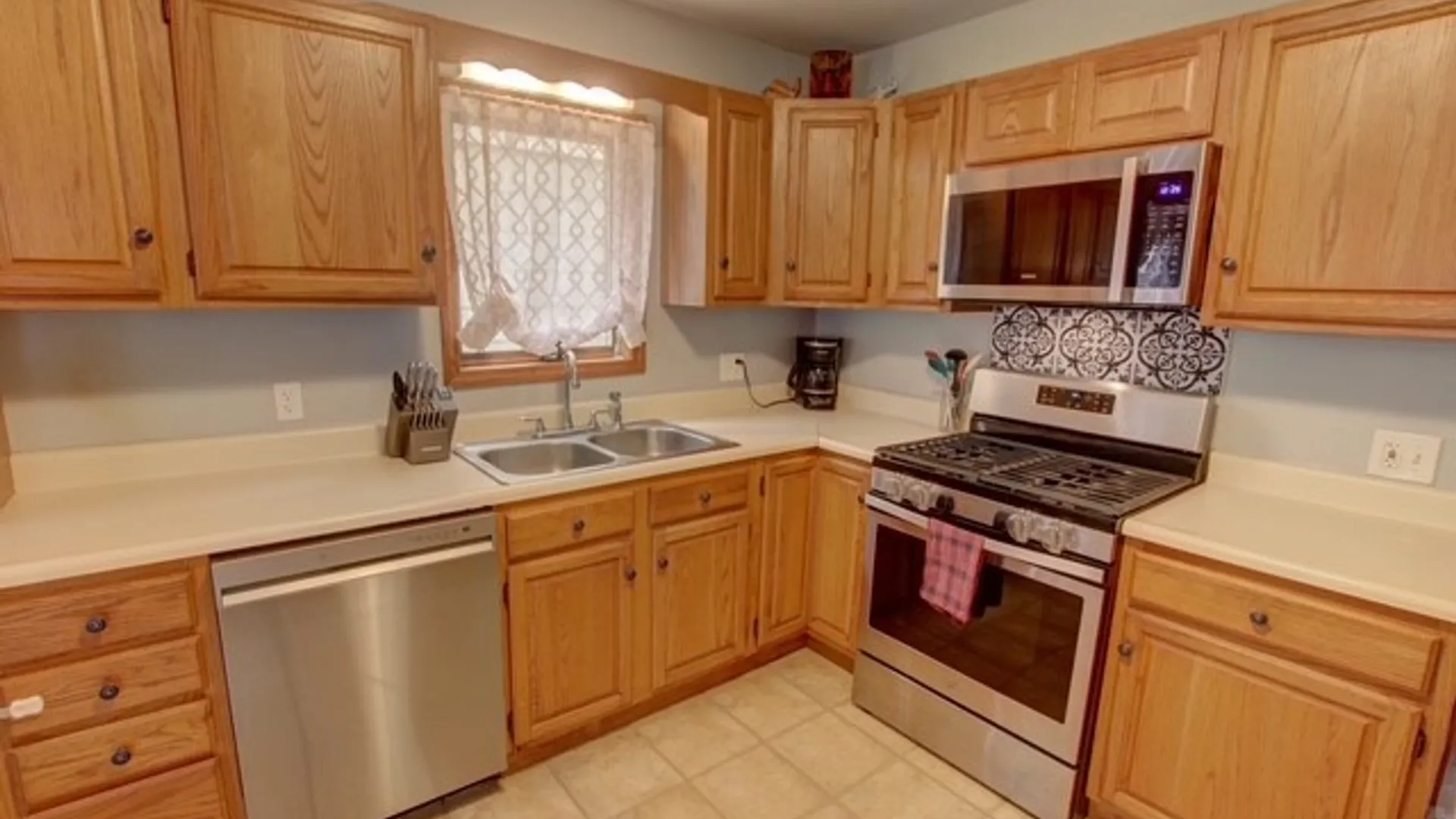 Property at 32 Tamarack Street, Buffalo, NY 14220 12