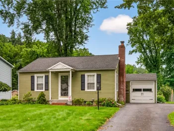 Property at 7 Barratt Place, Perinton, NY 14450