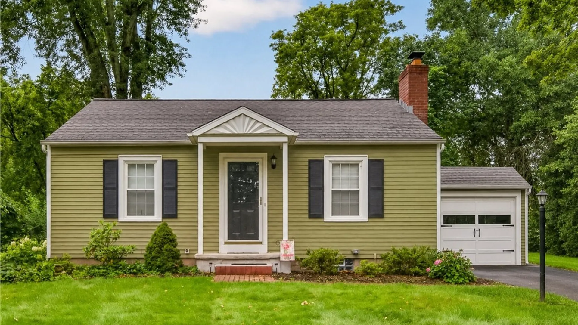 Property at 7 Barratt Place, Perinton, NY 14450 5
