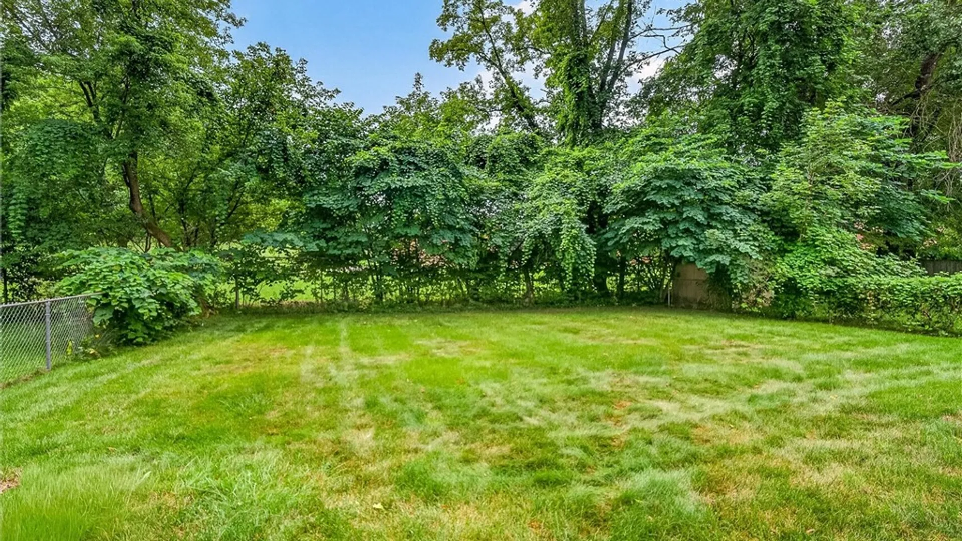 Property at 7 Barratt Place, Perinton, NY 14450 9