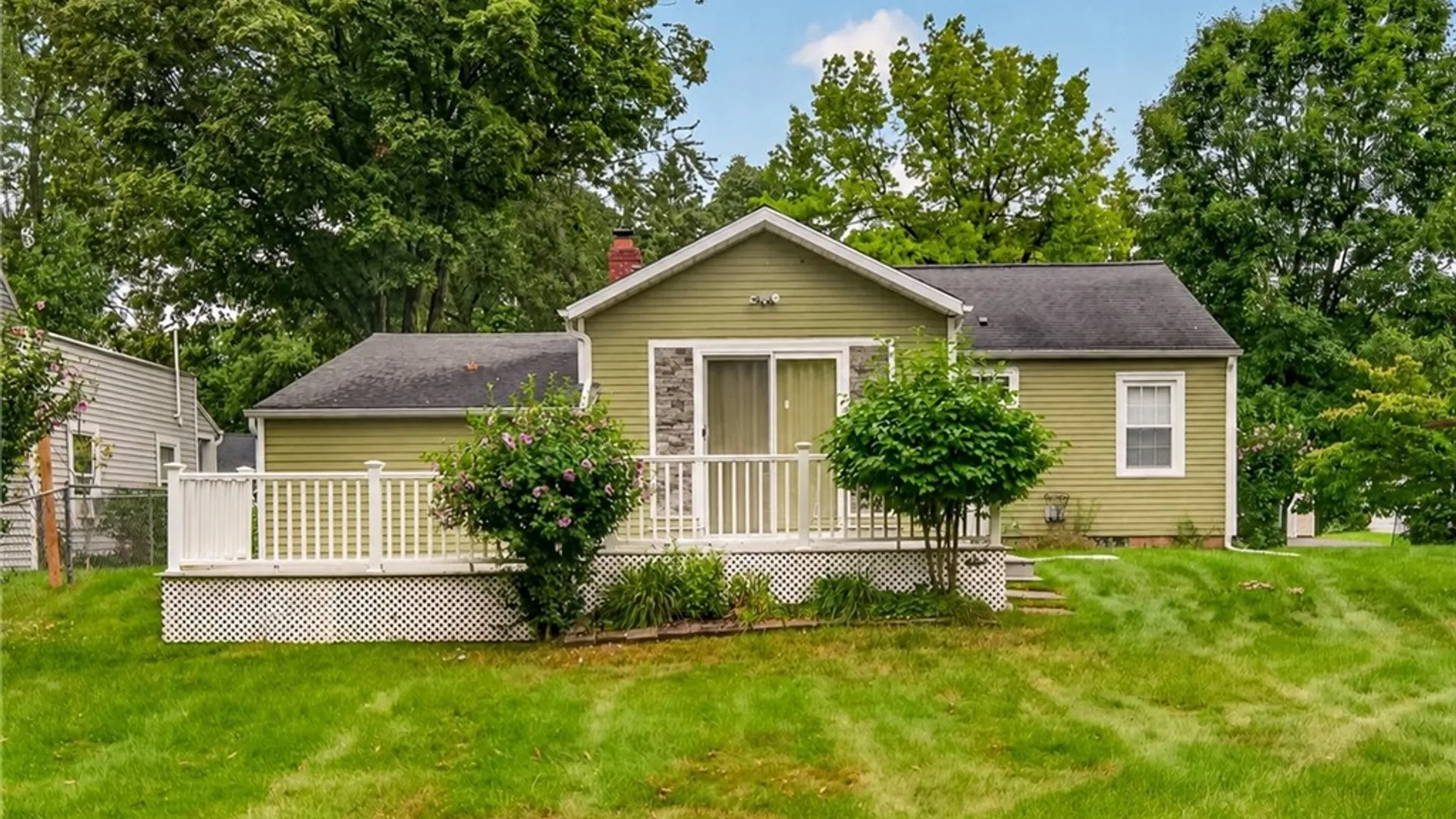 Property at 7 Barratt Place, Perinton, NY 14450 11