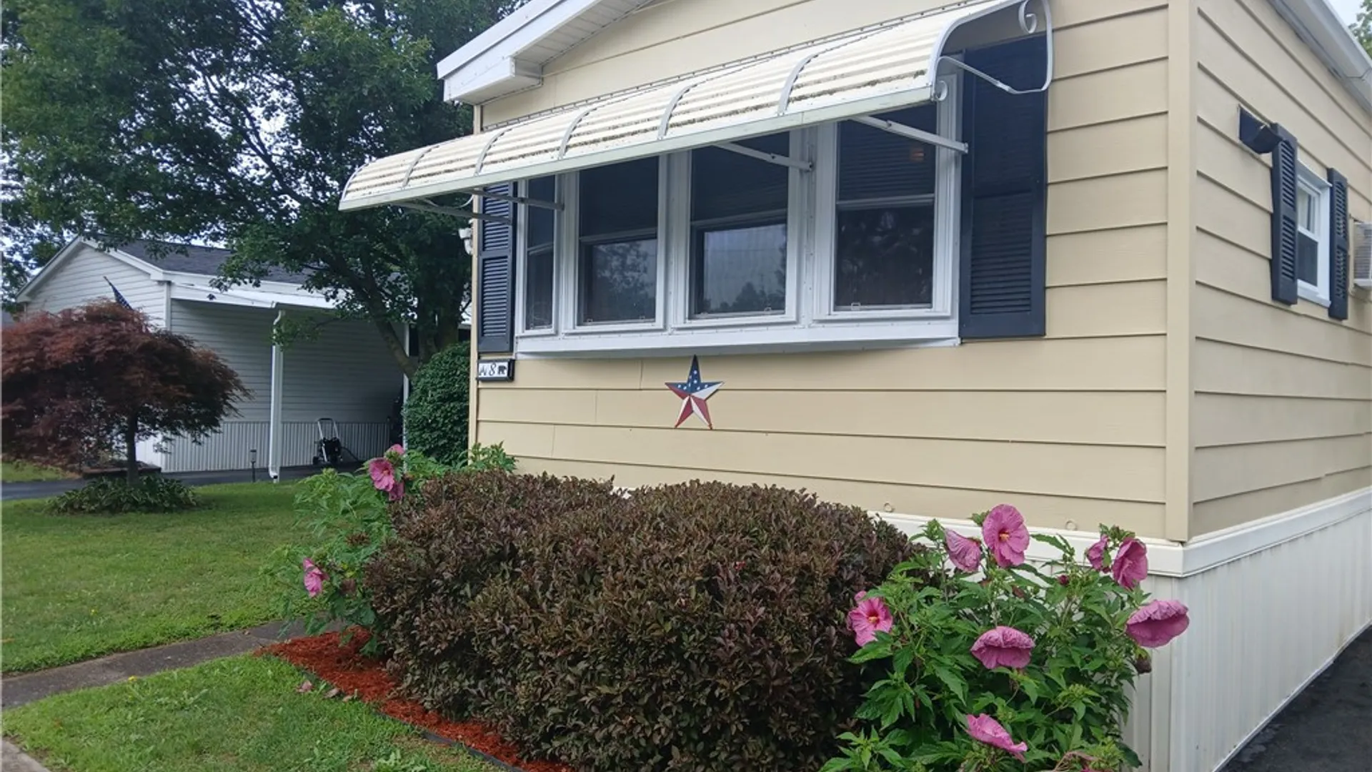 Property at 8 Village Parkway, Manchester, NY 14504 3