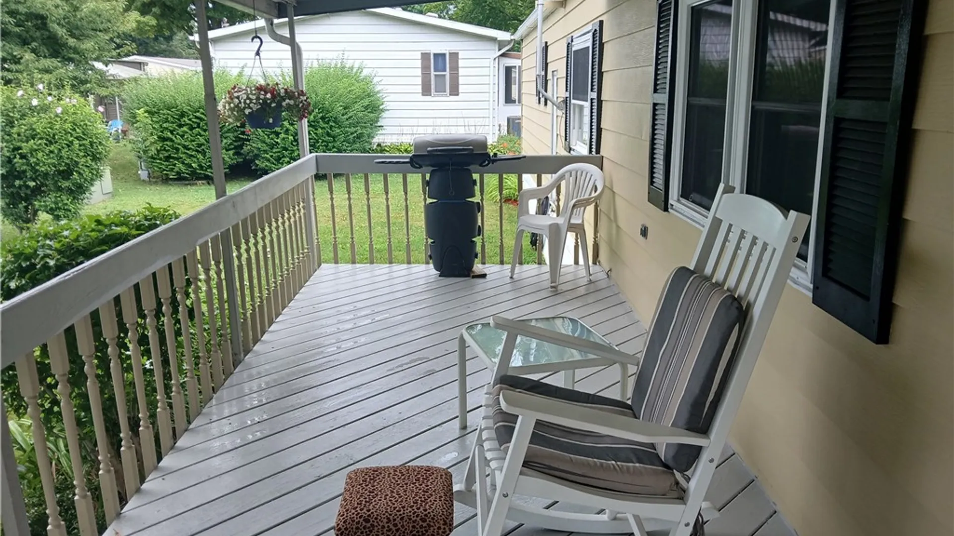 Property at 8 Village Parkway, Manchester, NY 14504 5