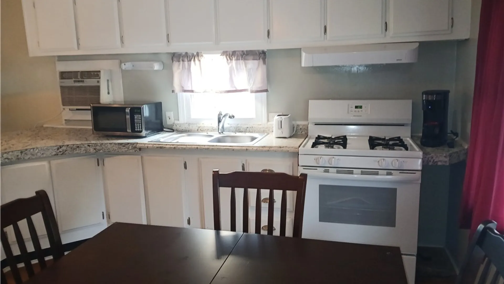 Property at 8 Village Parkway, Manchester, NY 14504 12