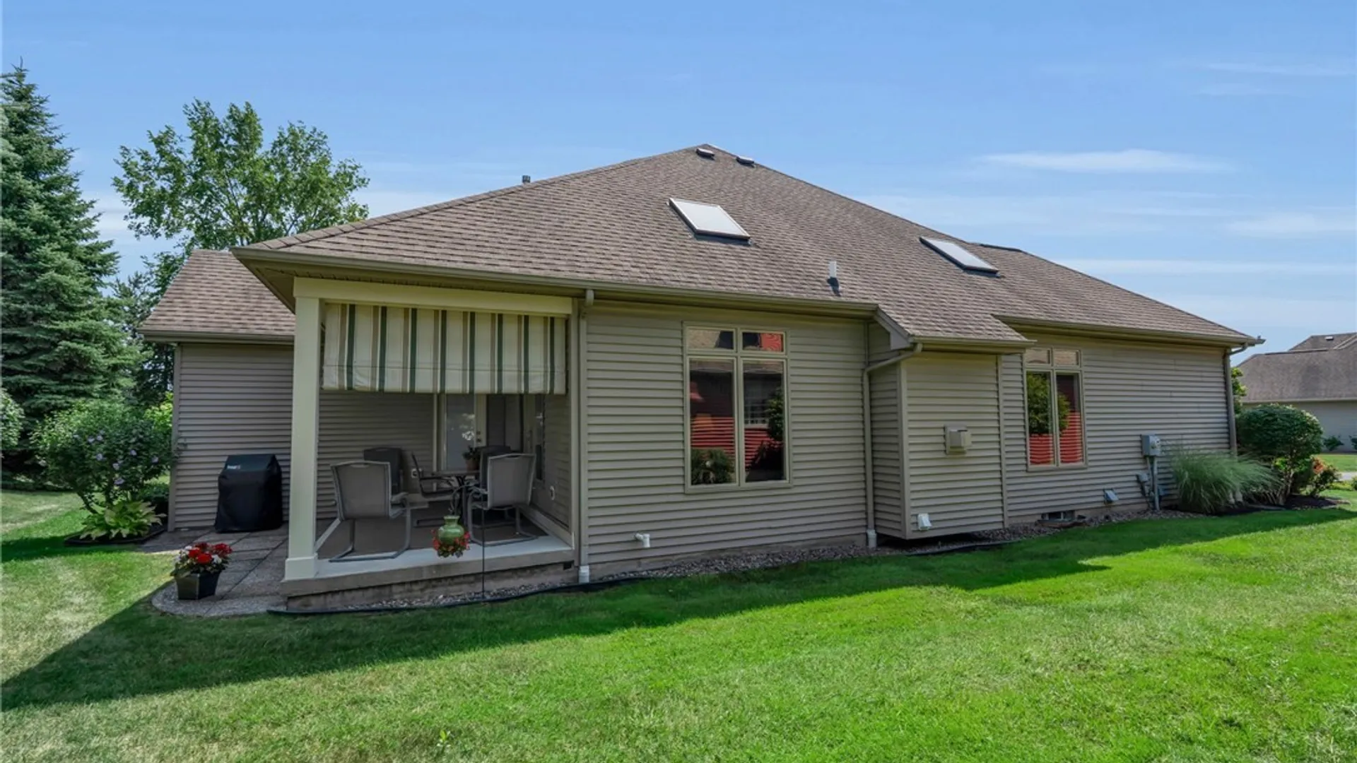 Property at 267 Lord Byron Lane, Amherst, NY 14221 32