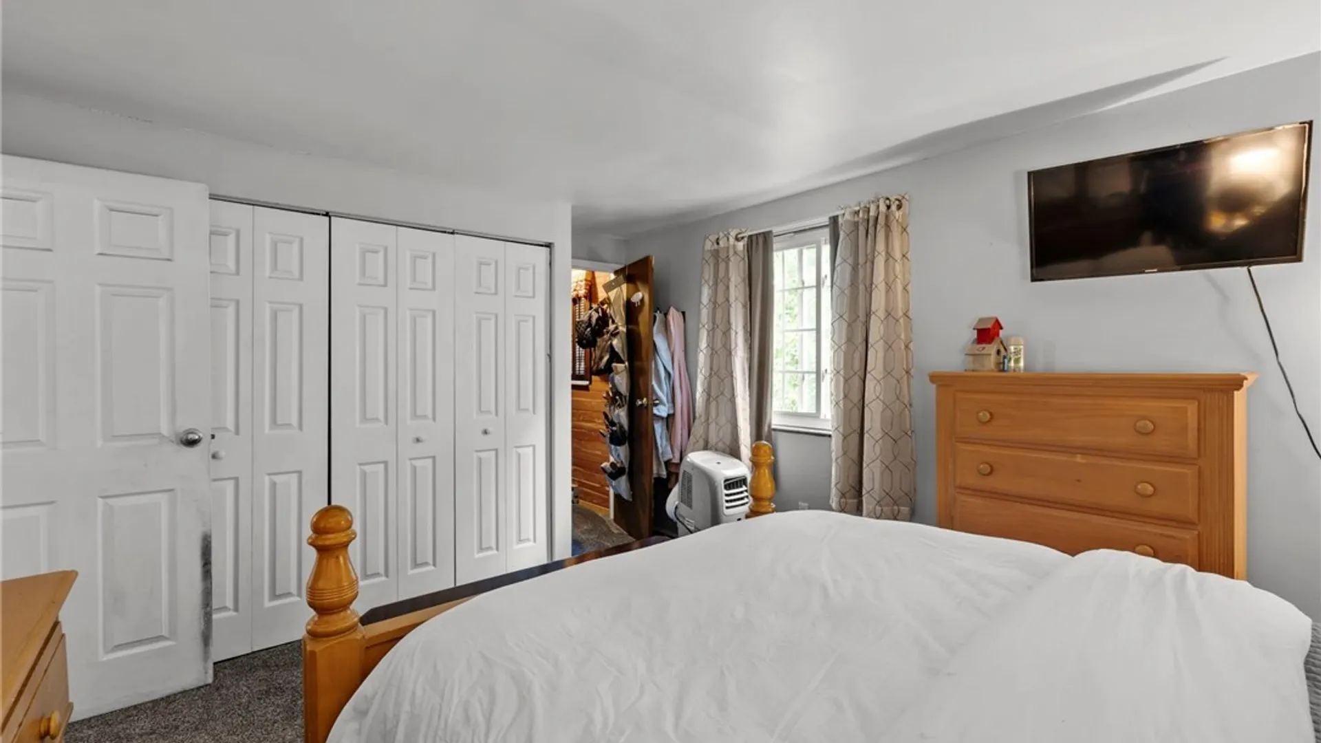 Property at 8056 Beacon Hill Circle, Clay, NY 13090 17