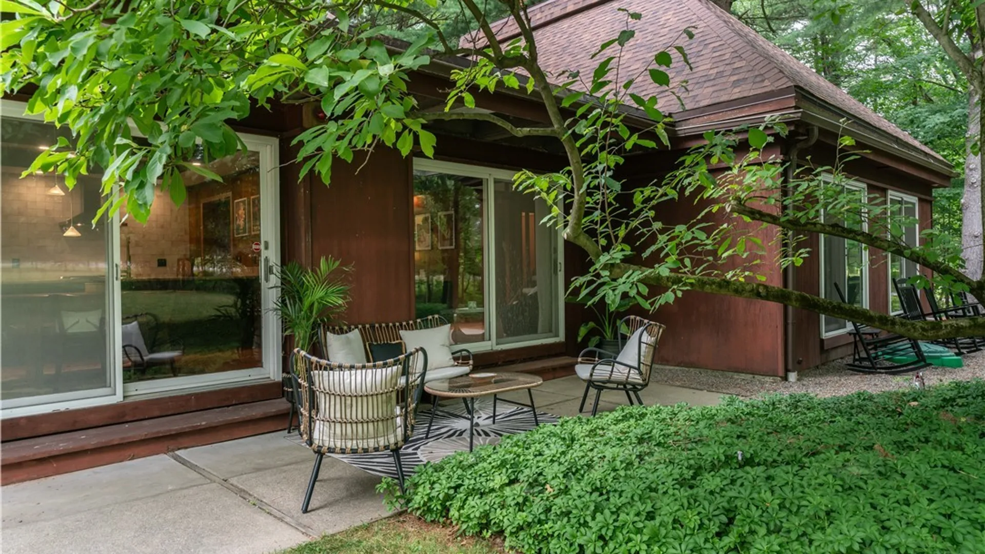 Property at 5 Lennys Lane, Orchard Park, NY 14127 4