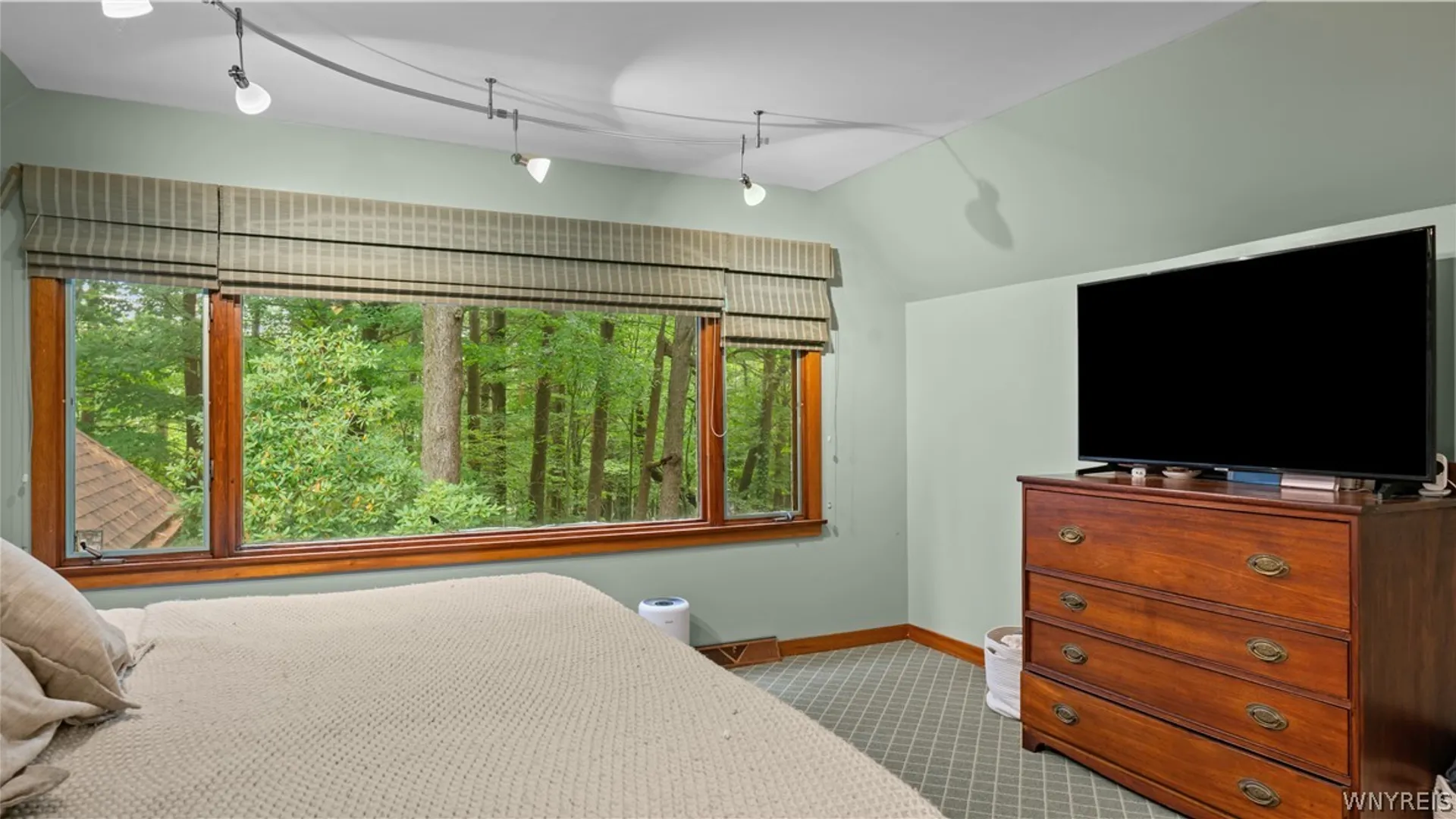 Property at 5 Lennys Lane, Orchard Park, NY 14127 33