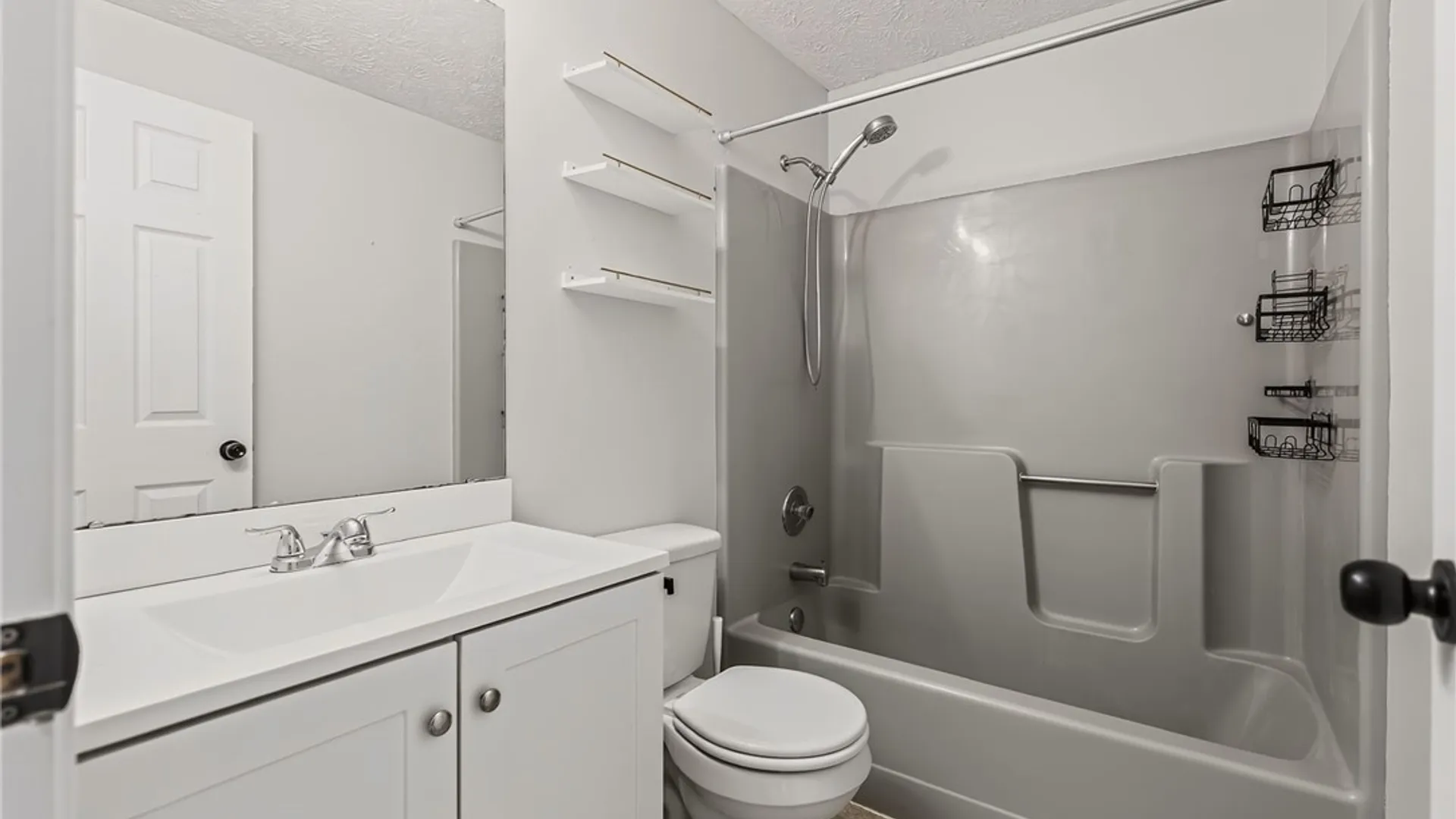 Property at 15 Hanna Lane, Webster, NY 14580 17