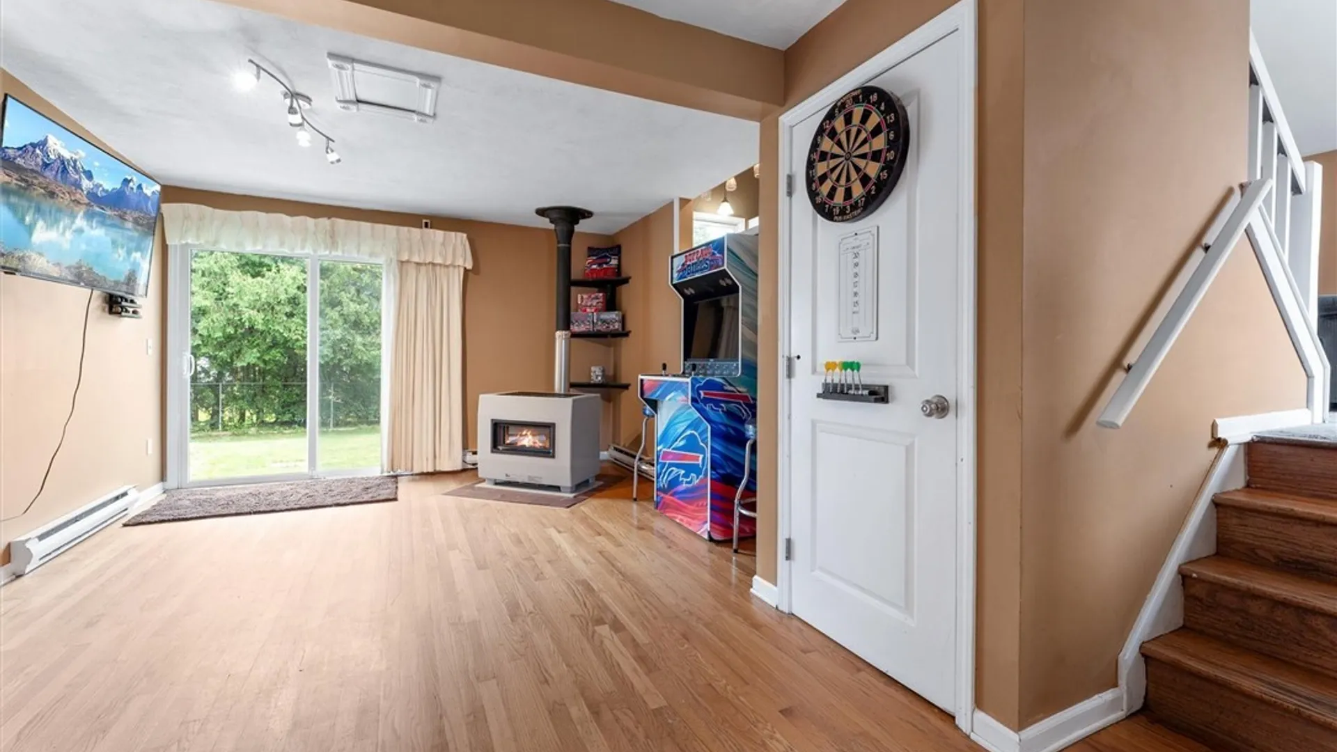 Property at 8151 Scotia Lane, Clay, NY 13090 4